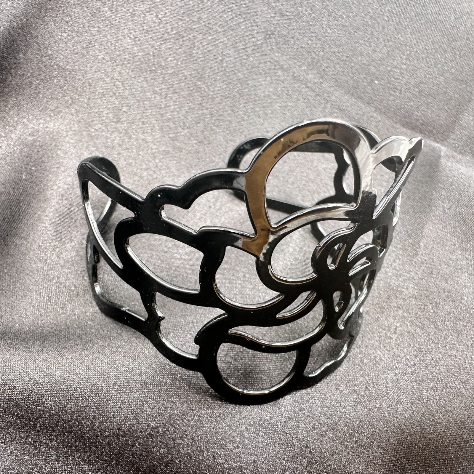 Vintage Y2K Black Floral Filigree Cut-Out Cuff Bracelet Classic Jewelry - Thumbnail 9
