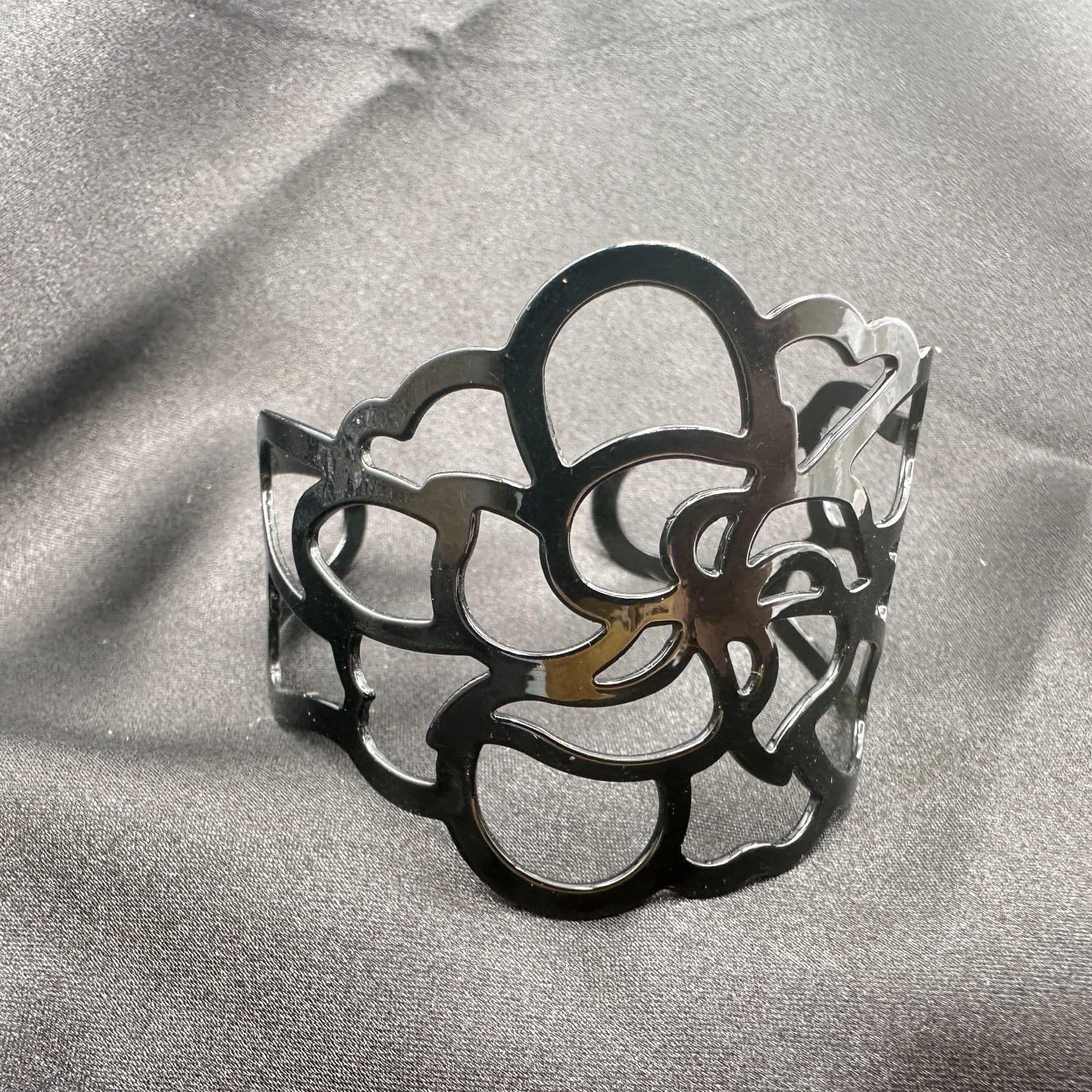 Vintage Y2K Black Floral Filigree Cut-Out Cuff Bracelet Classic Jewelry - Thumbnail 7