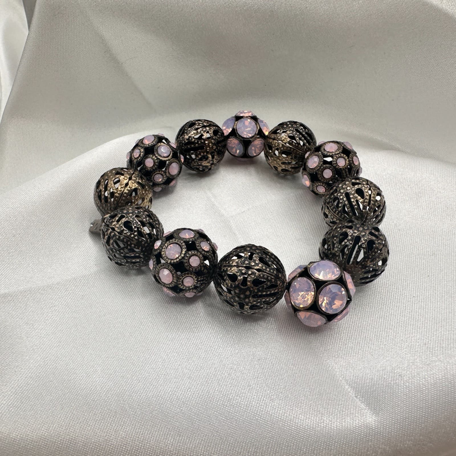 Vintage Y2K Pink Glass Brass Tone Filigree Beaded Stretch Bracelet Jewelry - Thumbnail 2