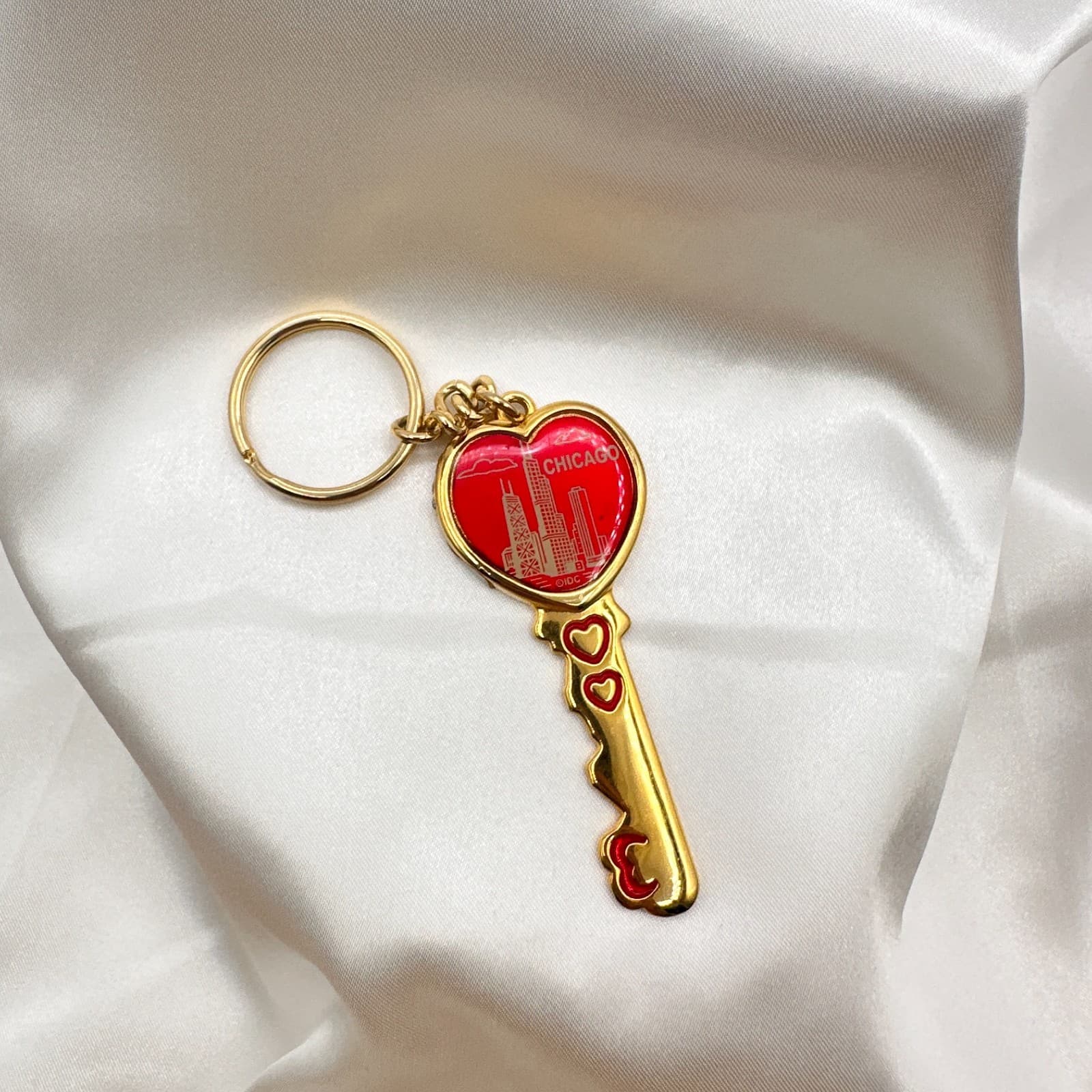 Vintage Y2K Chicago Gold Tone Red Enamel Heart Key Keychain Classic Jewelry