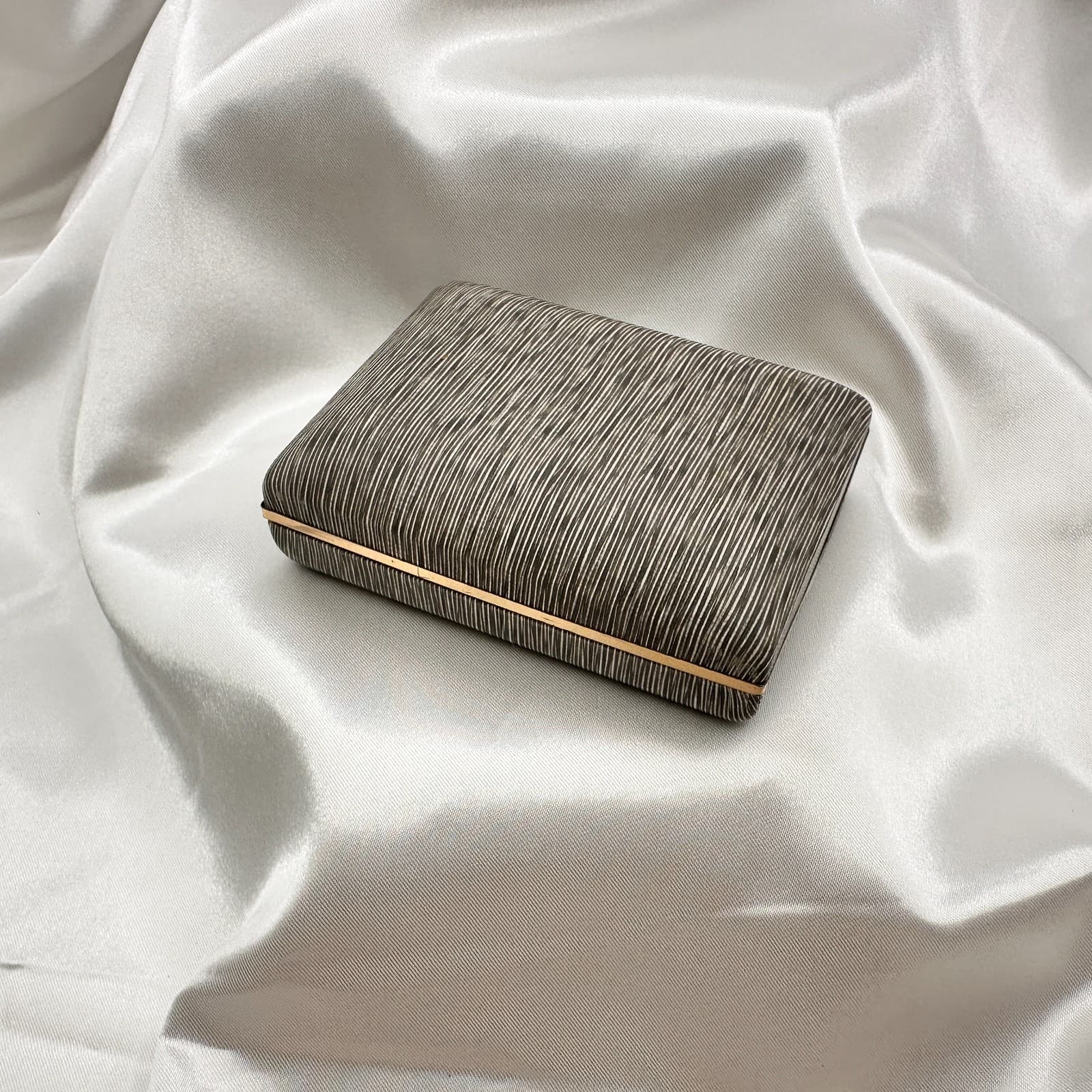 Vintage 80s Krementz Grey Textured Silk Presentation Box Gold Tone Trim Jewelry - Thumbnail 2