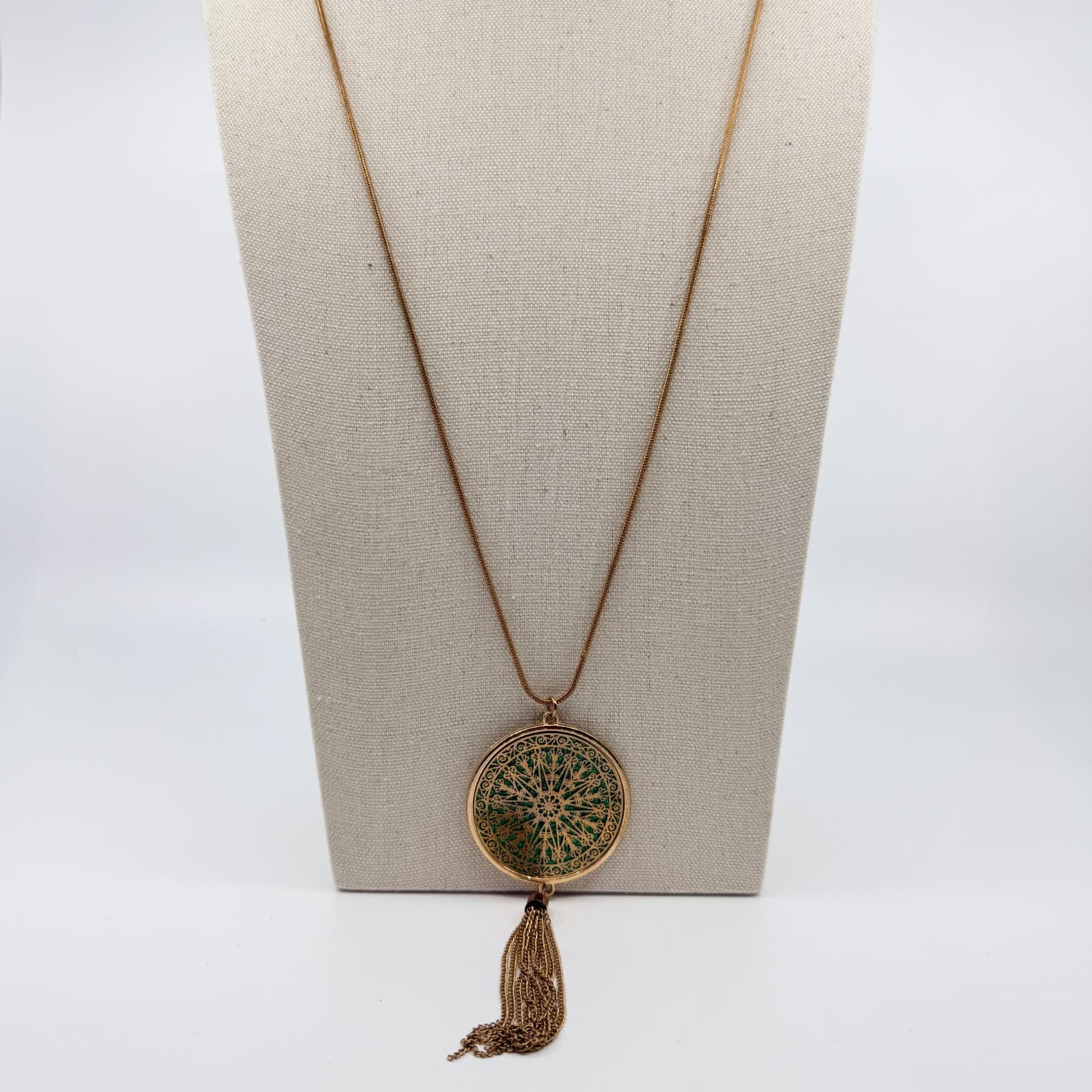 Vintage Gold Tone Round Medallion Pendant Necklace Green Enamel Tassel Boho Y2K - Thumbnail 2