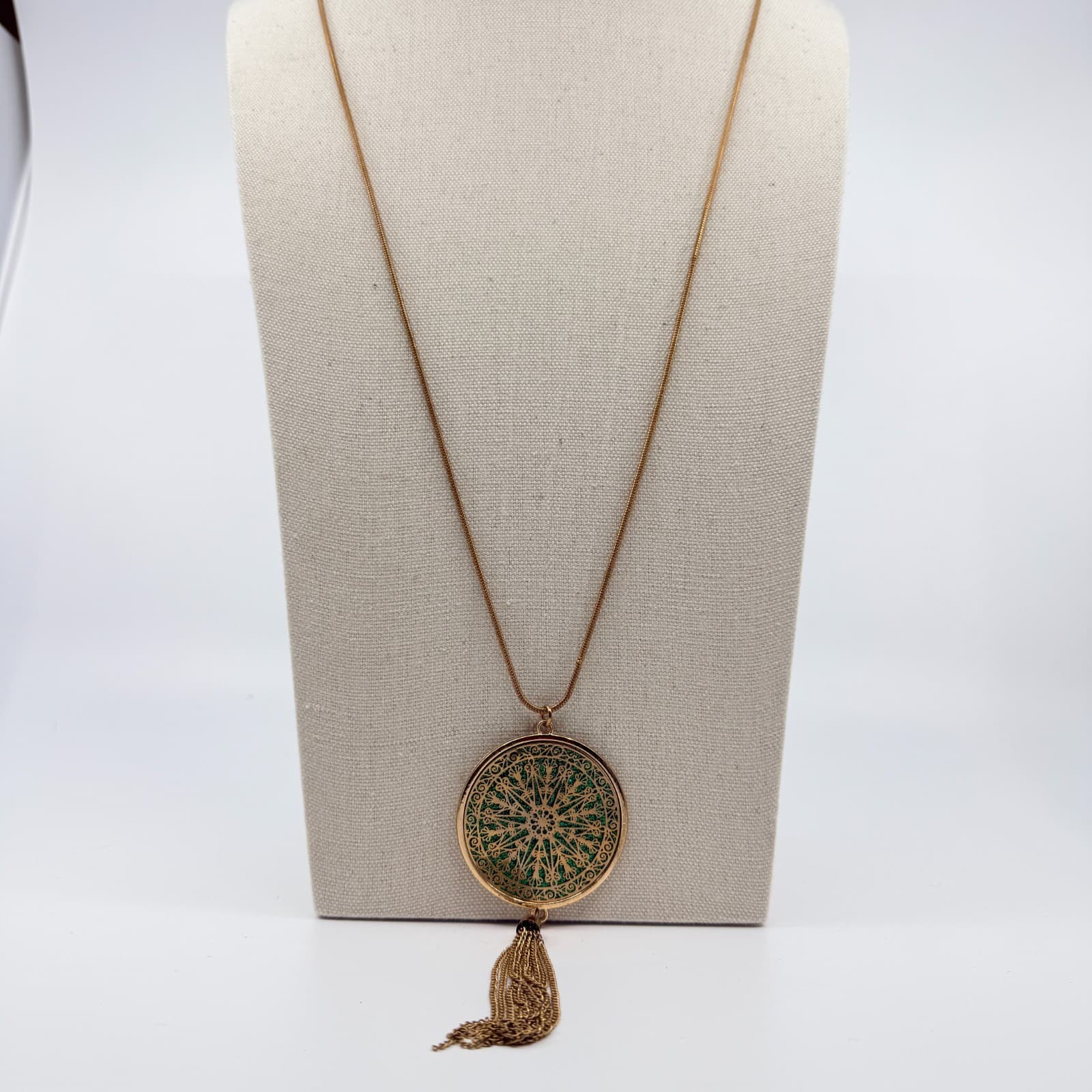 Vintage Gold Tone Round Medallion Pendant Necklace Green Enamel Tassel Boho Y2K - Thumbnail 5