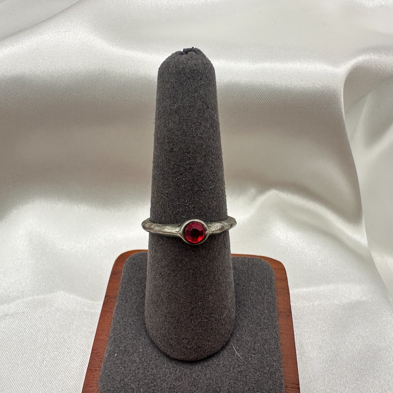 Vintage Y2K Silver Tone Red Rhinestone Ring Minimalist Women's Classic Jewelry - Thumbnail 2