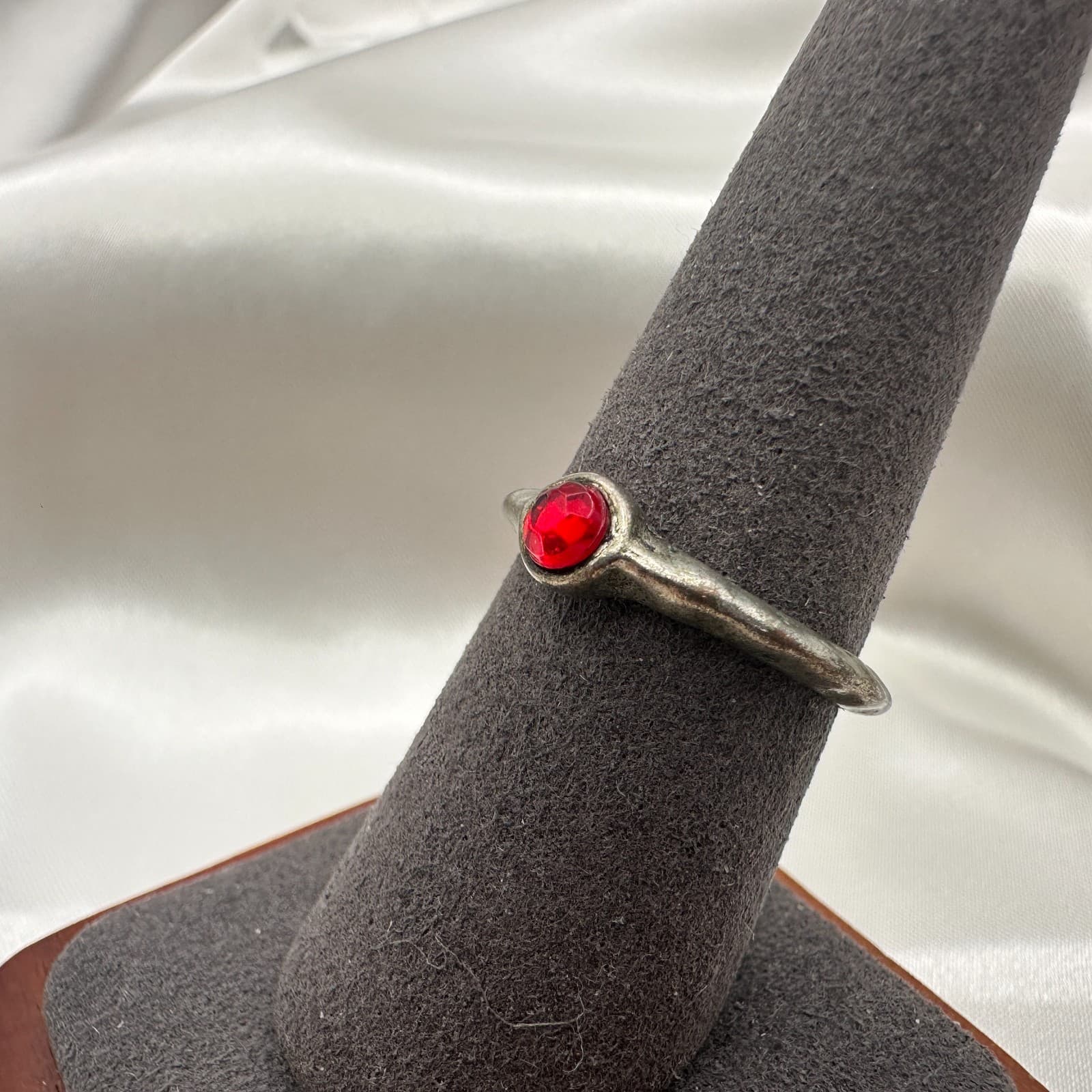 Vintage Y2K Silver Tone Red Rhinestone Ring Minimalist Women's Classic Jewelry - Thumbnail 3
