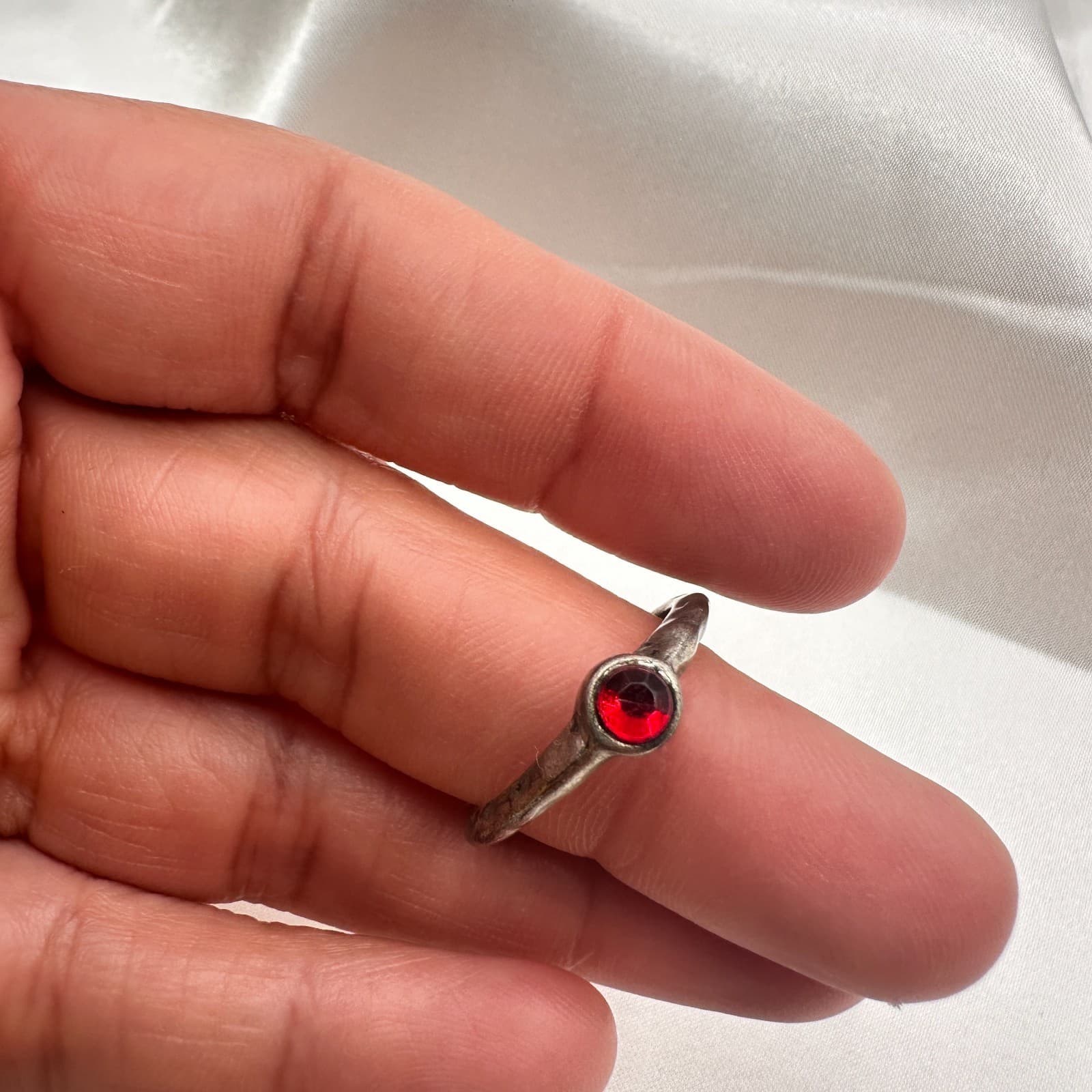 Vintage Y2K Silver Tone Red Rhinestone Ring Minimalist Women's Classic Jewelry - Thumbnail 10