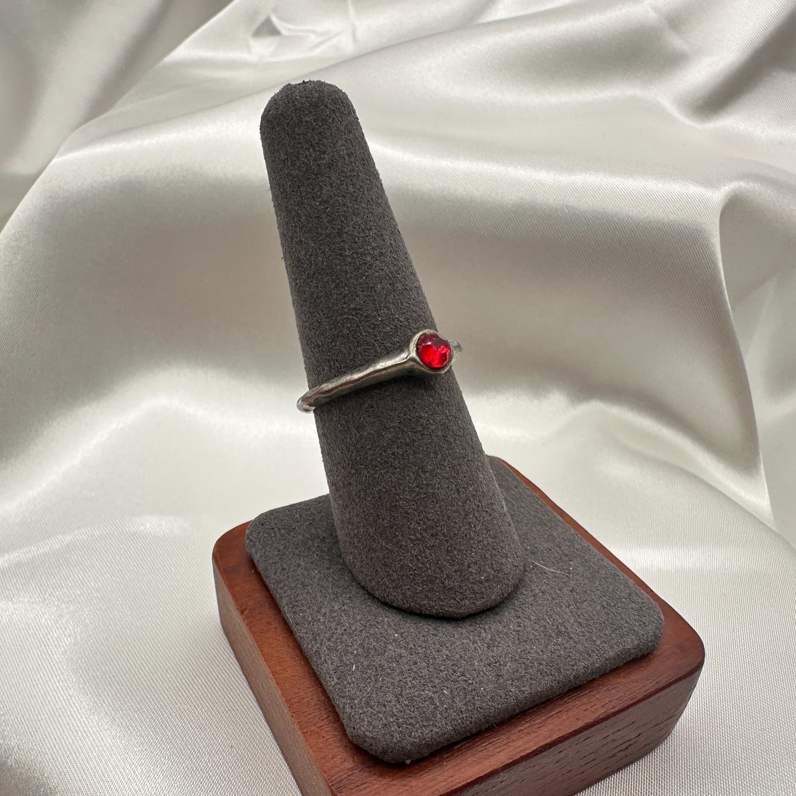 Vintage Y2K Silver Tone Red Rhinestone Ring Minimalist Women's Classic Jewelry - Thumbnail 5