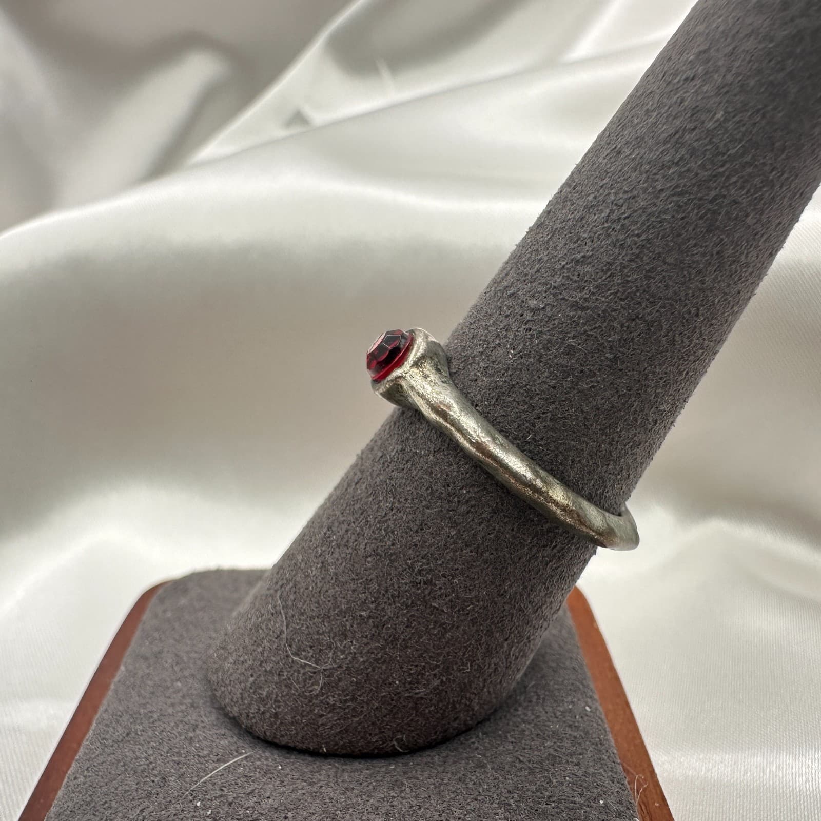 Vintage Y2K Silver Tone Red Rhinestone Ring Minimalist Women's Classic Jewelry - Thumbnail 4