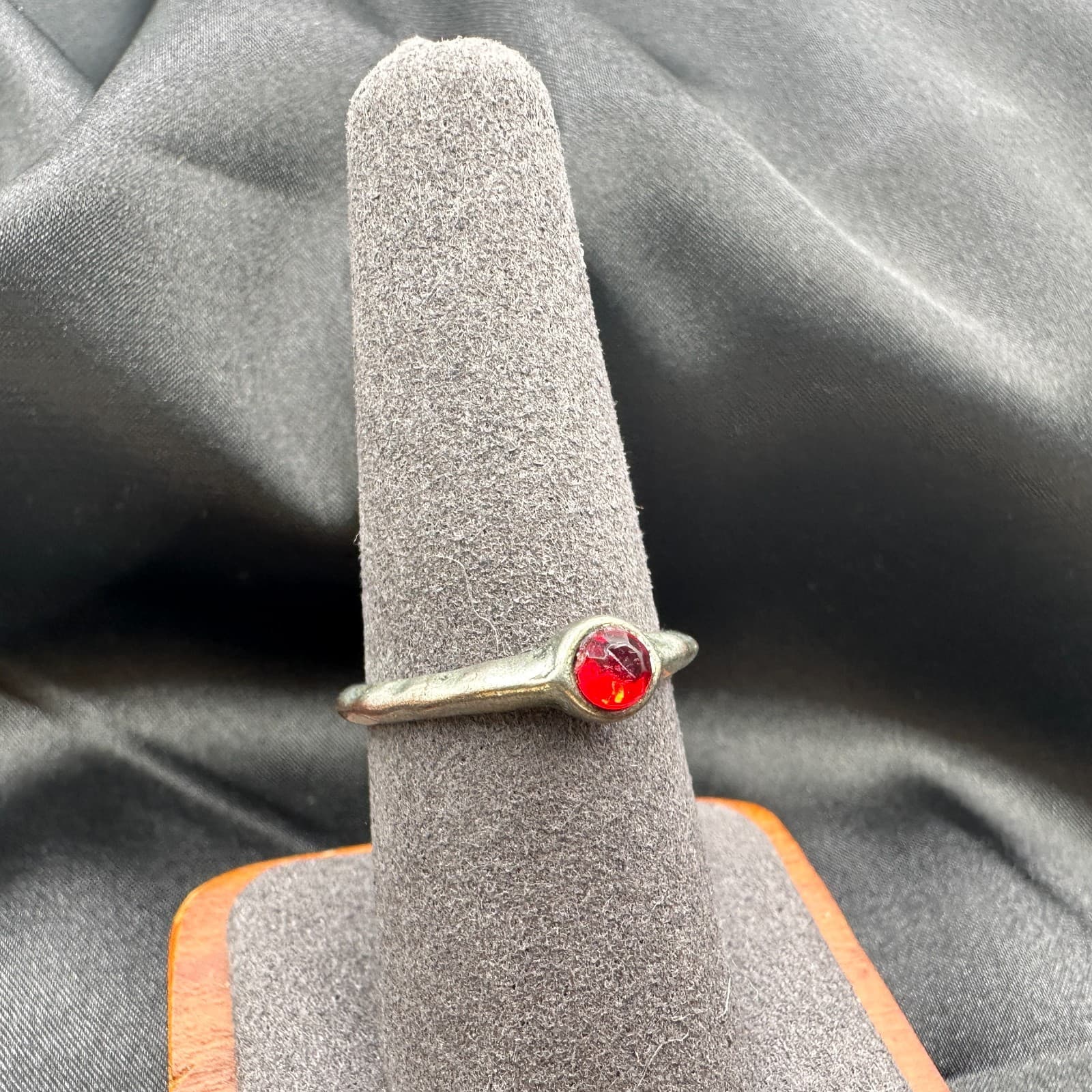 Vintage Y2K Silver Tone Red Rhinestone Ring Minimalist Women's Classic Jewelry - Thumbnail 6