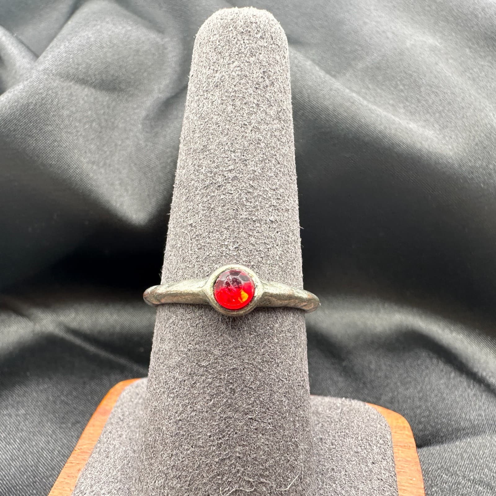 Vintage Y2K Silver Tone Red Rhinestone Ring Minimalist Women's Classic Jewelry - Thumbnail 9