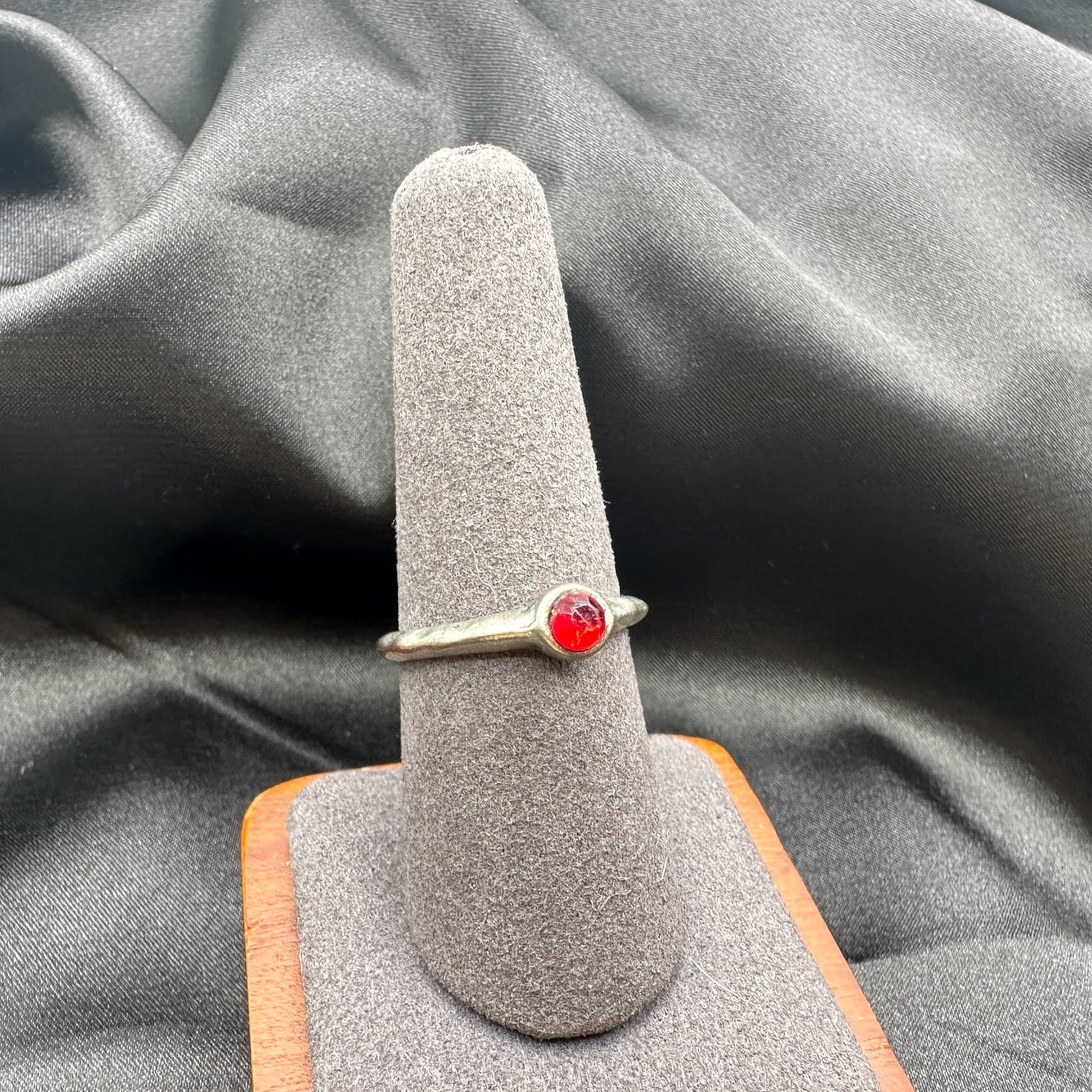 Vintage Y2K Silver Tone Red Rhinestone Ring Minimalist Women's Classic Jewelry - Thumbnail 7