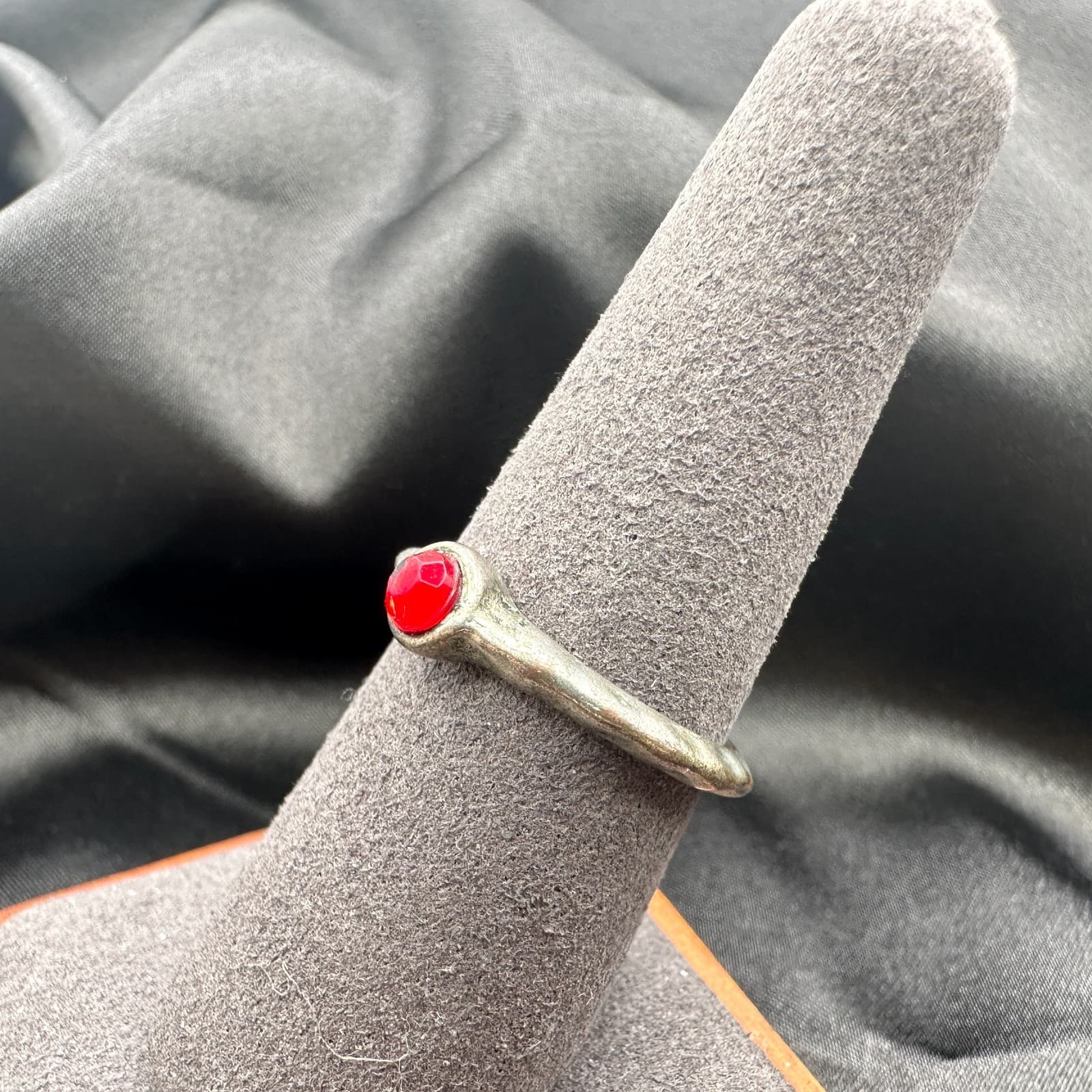Vintage Y2K Silver Tone Red Rhinestone Ring Minimalist Women's Classic Jewelry - Thumbnail 8