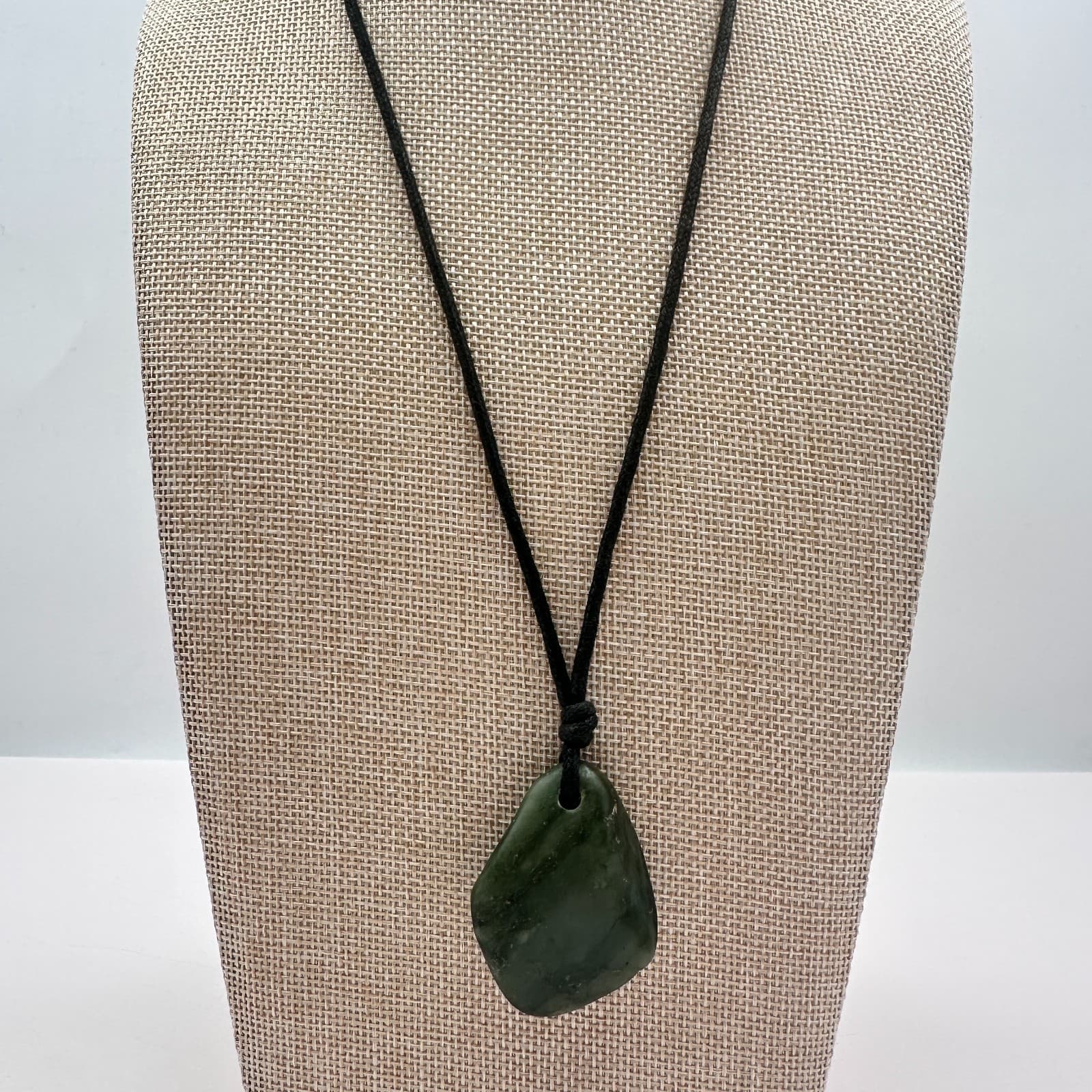 Vintage 90s Women Hand Carved Dark Green Nephrite Jade Pendant Necklace Jewelry - Thumbnail 4