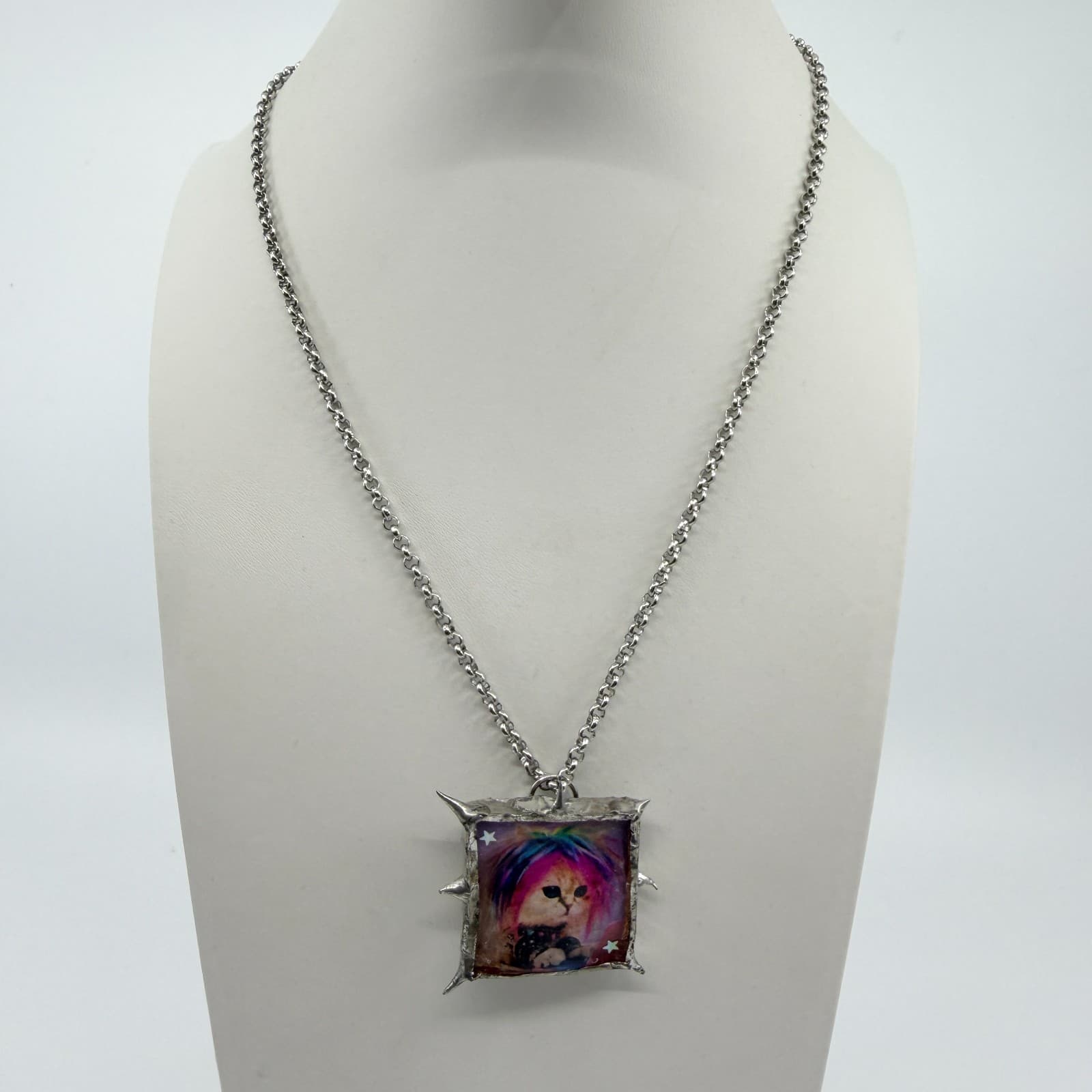 Vintage Silver Tone Pink Hair Cat Photo Pendant Necklace Spike Thorn Retro Y2K - Thumbnail 3
