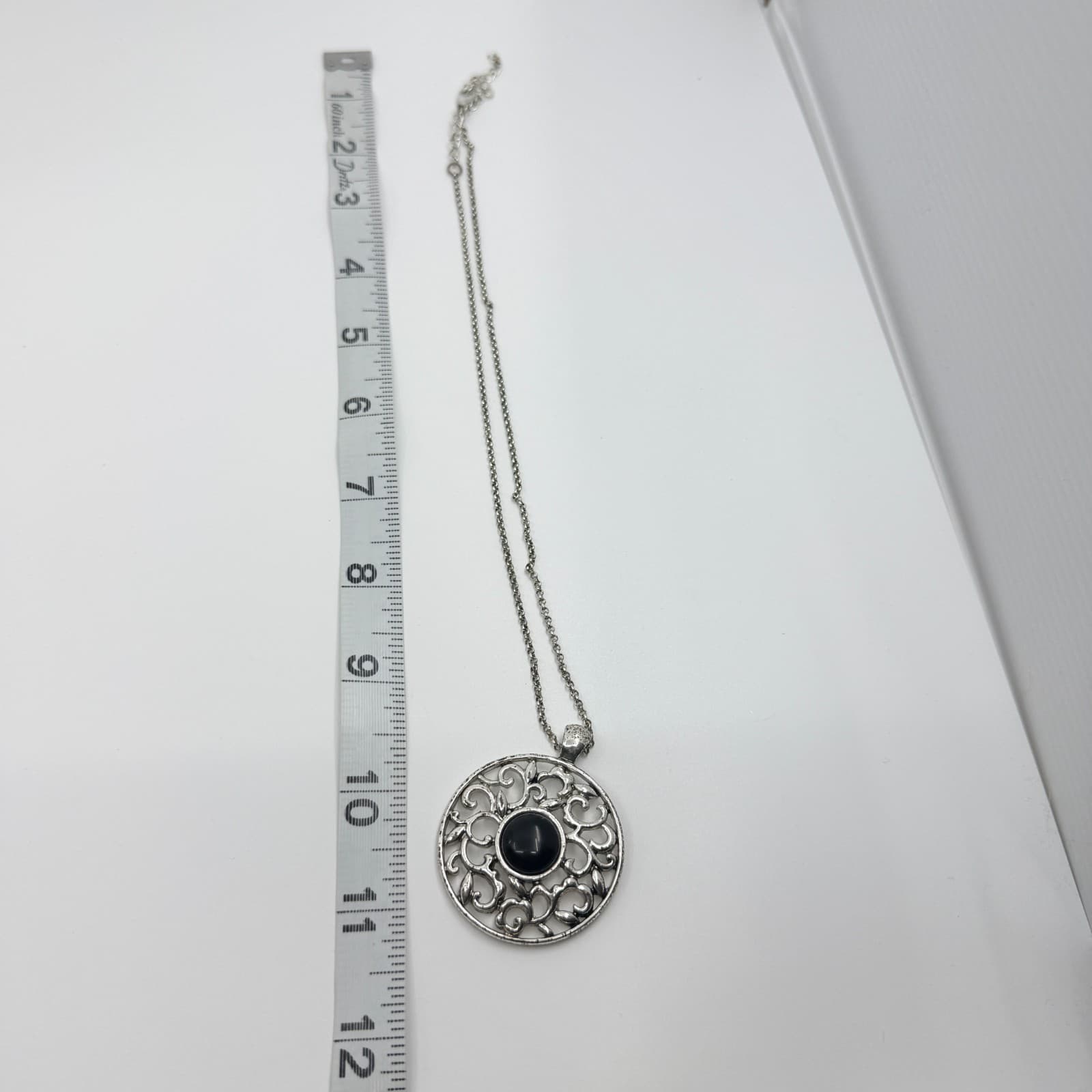Vintage Silver Tone Simulated Onyx Filigree Circle Pendant Necklace Retro Ornate - Thumbnail 8