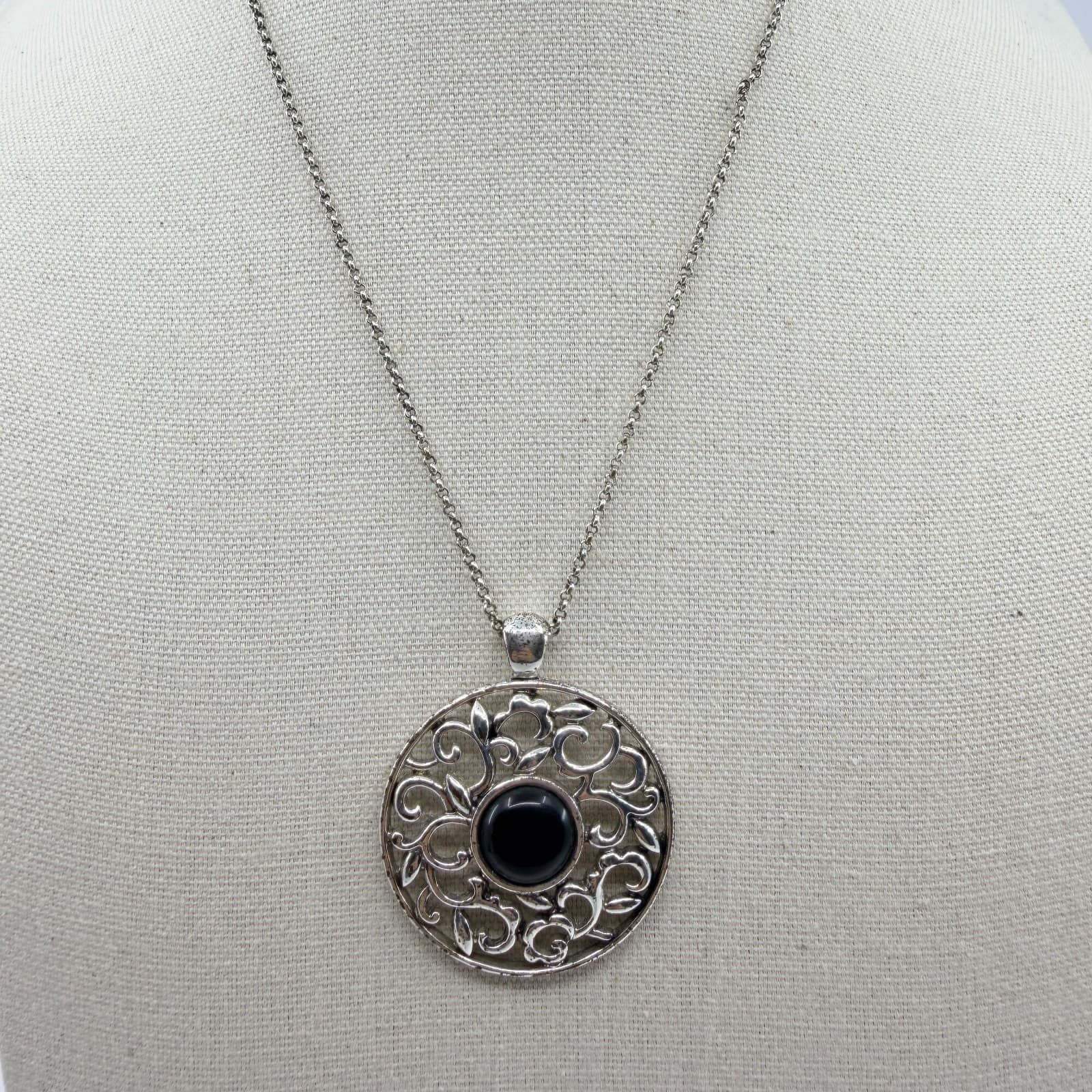 Vintage Silver Tone Simulated Onyx Filigree Circle Pendant Necklace Retro Ornate - Thumbnail 2