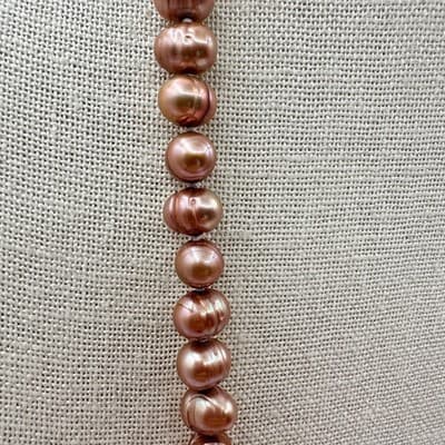 Necklace Mauve Baroque Pearl Strand Knotted Iridescent Mauve Pink Boho 28 Inch - Thumbnail 5