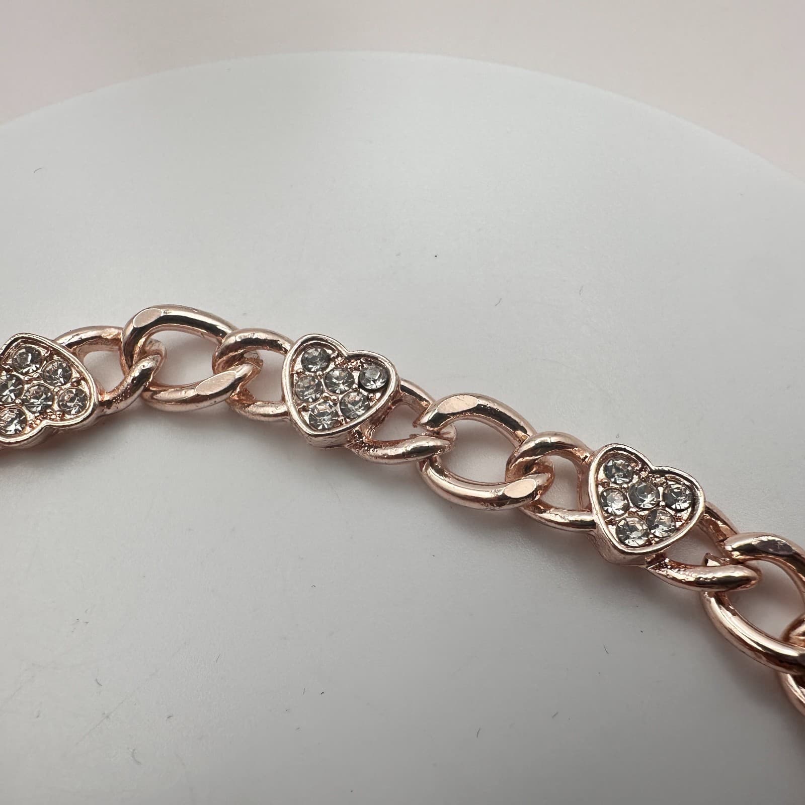 Vintage 90s Gold Tone Heart Link Bracelet Clear Glass Accents Romantic Jewelry - Thumbnail 4