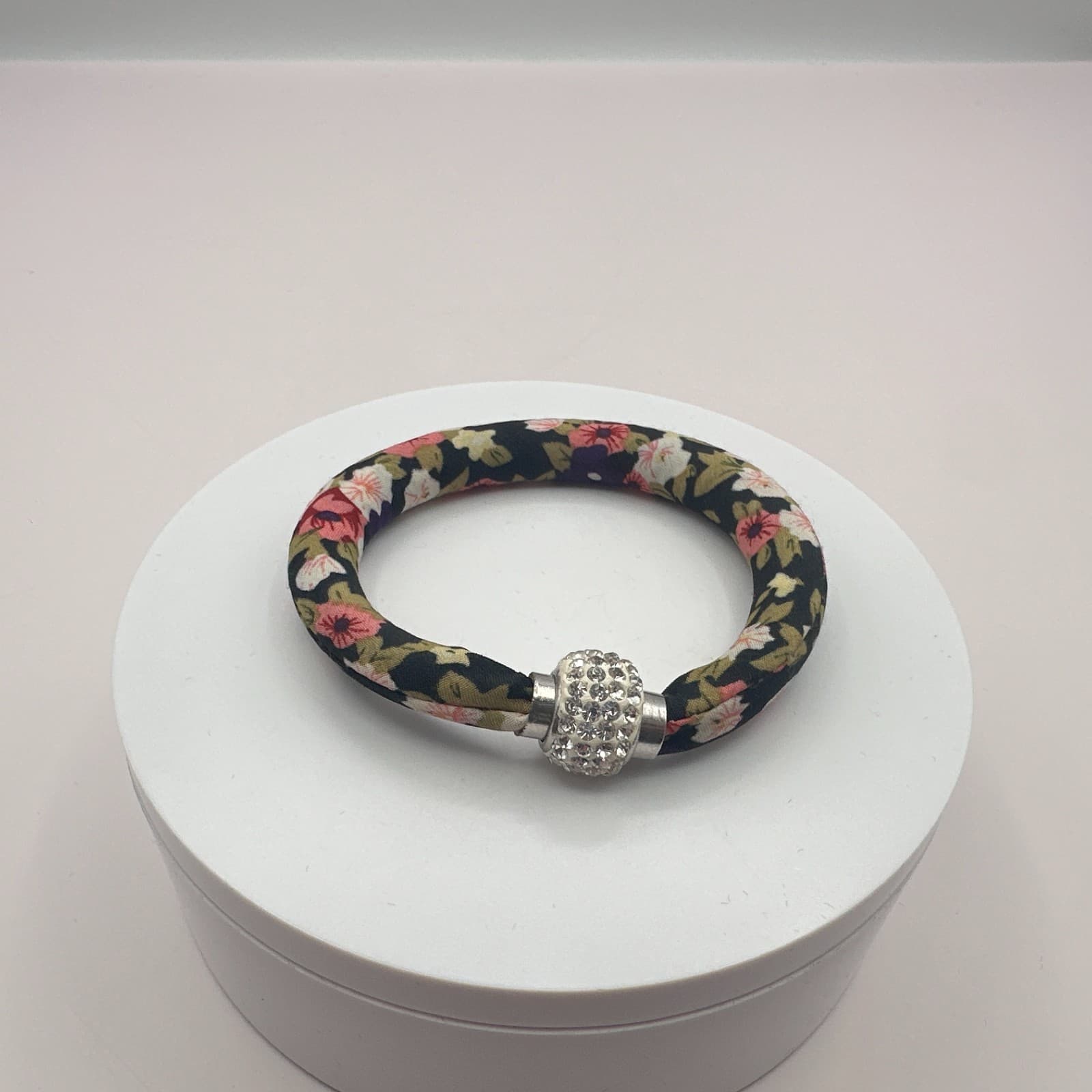 Vintage 90s Floral Fabric Bangle Bracelet Glass Rhinestone Charm Classic Jewelry - Thumbnail 5