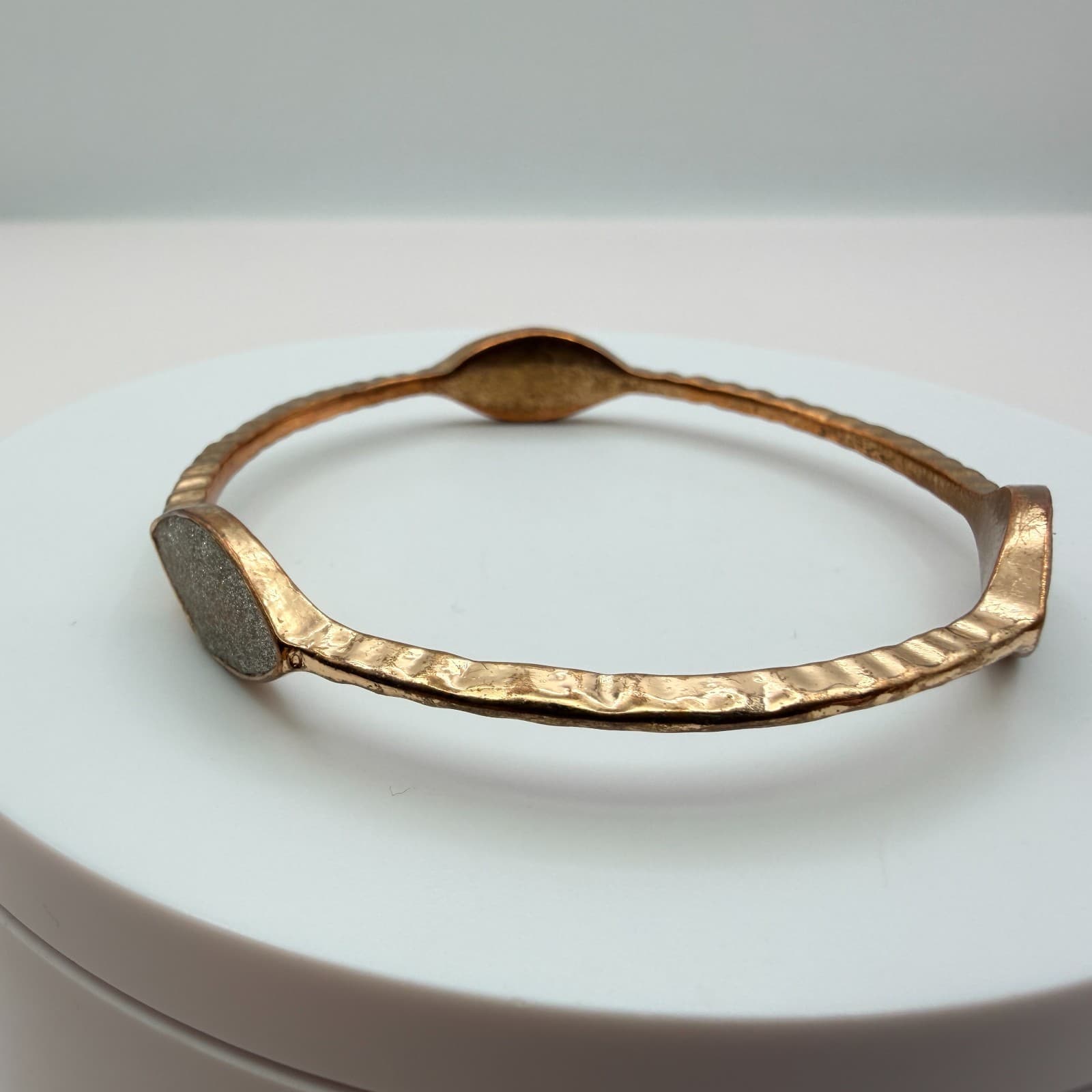 Vintage 90s Bronze Tone Hammered Marquise Faux Druzy Bangle Bracelet Jewelry - Thumbnail 4