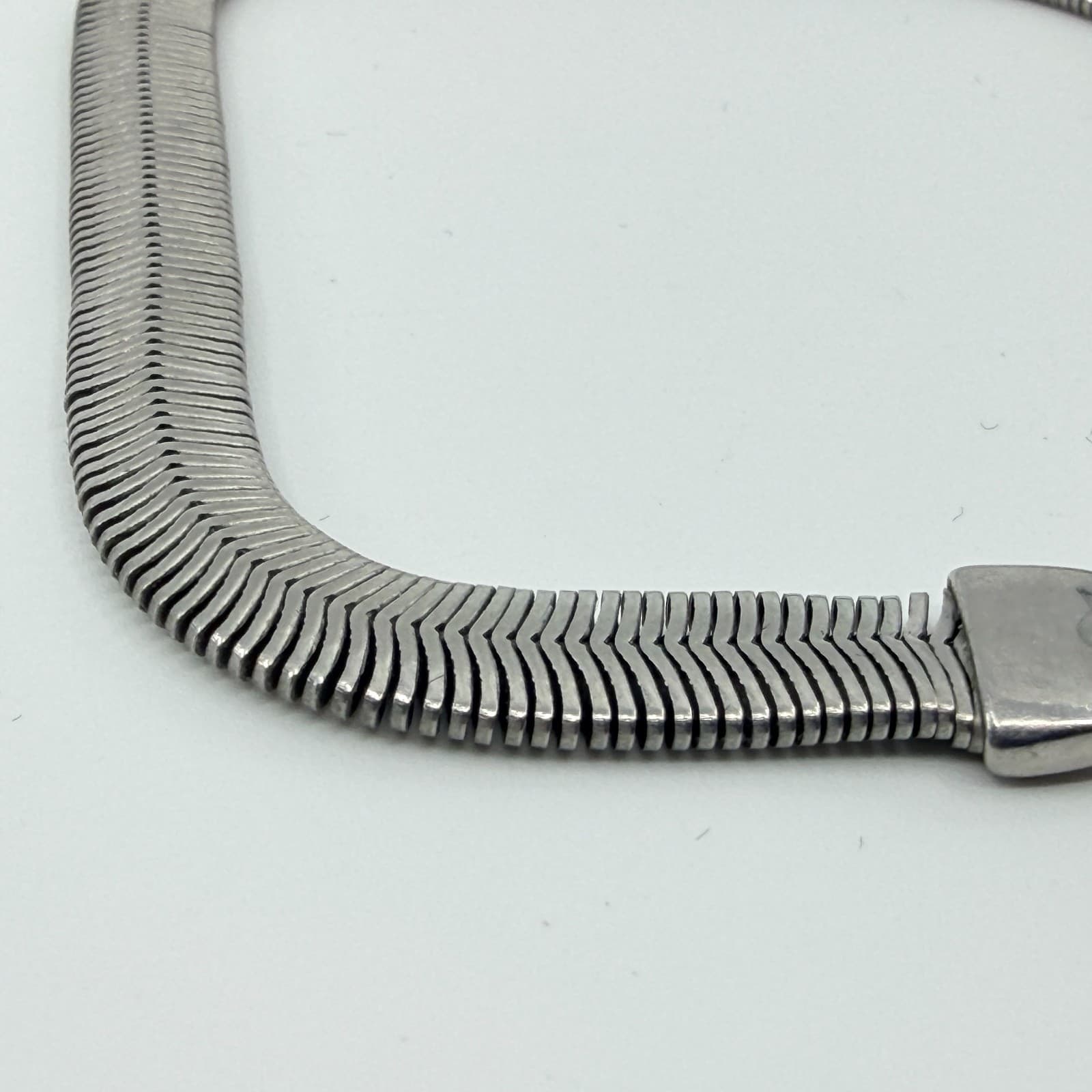 Vintage Silver Tone Herringbone Chain Bracelet Filigree Medallion Charm Coin 90s - Thumbnail 5