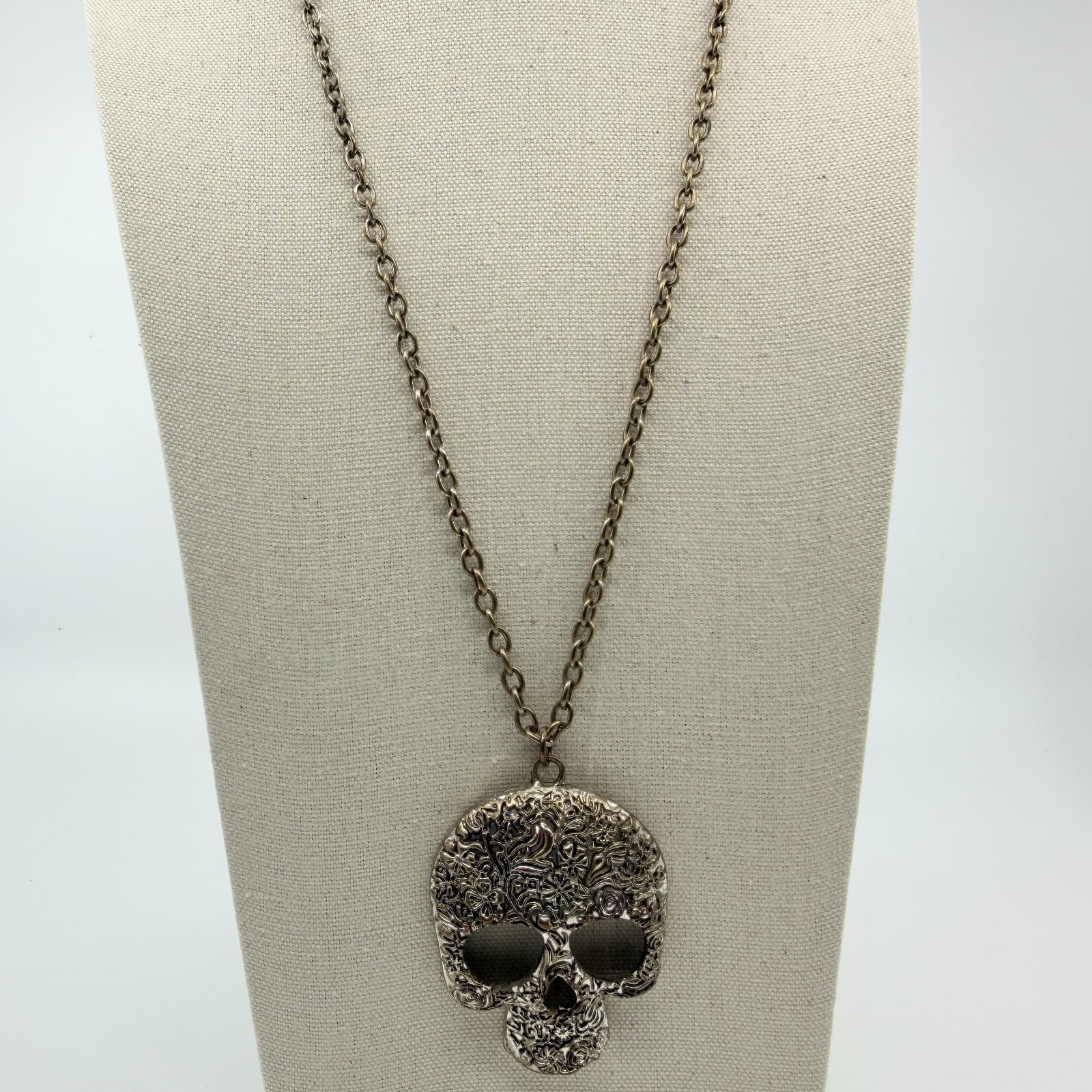 Vintage Silver Tone Large Sugar Skull Pendant Necklace Boho Goth Statement 90s - Thumbnail 3