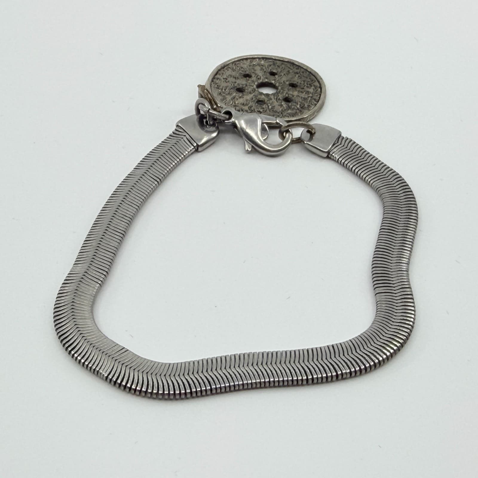 Vintage Silver Tone Herringbone Chain Bracelet Filigree Medallion Charm Coin 90s - Thumbnail 6