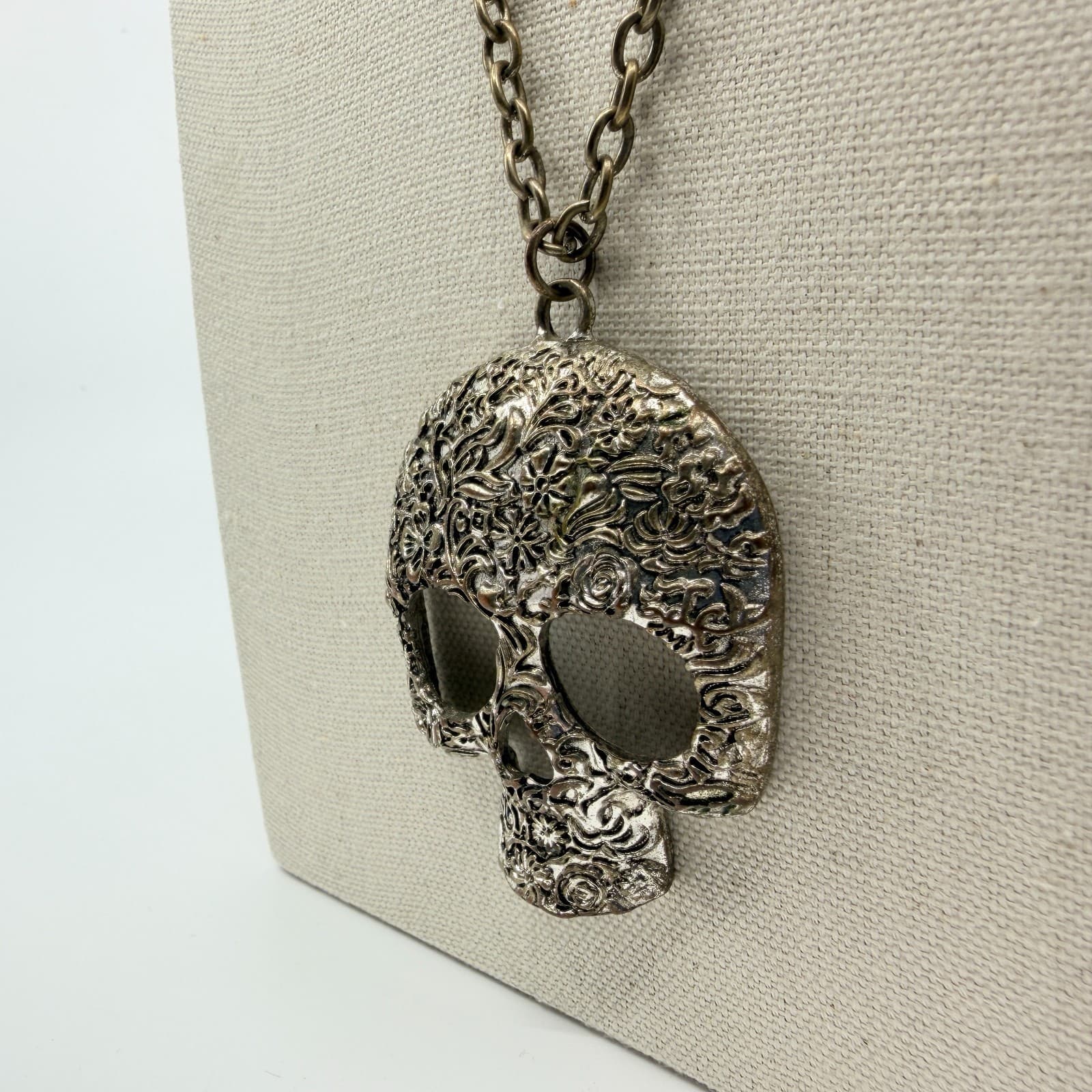 Vintage Silver Tone Large Sugar Skull Pendant Necklace Boho Goth Statement 90s - Thumbnail 6