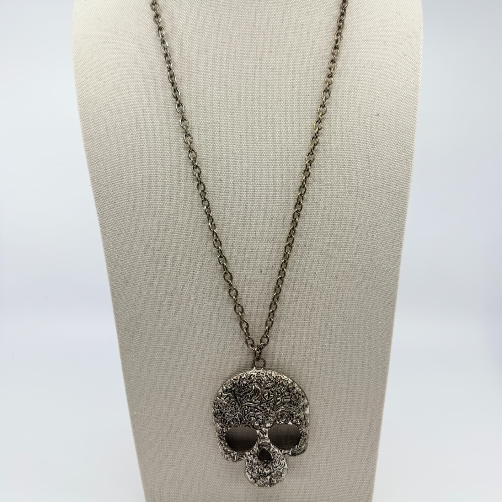 Vintage Silver Tone Large Sugar Skull Pendant Necklace Boho Goth Statement 90s - Thumbnail 7