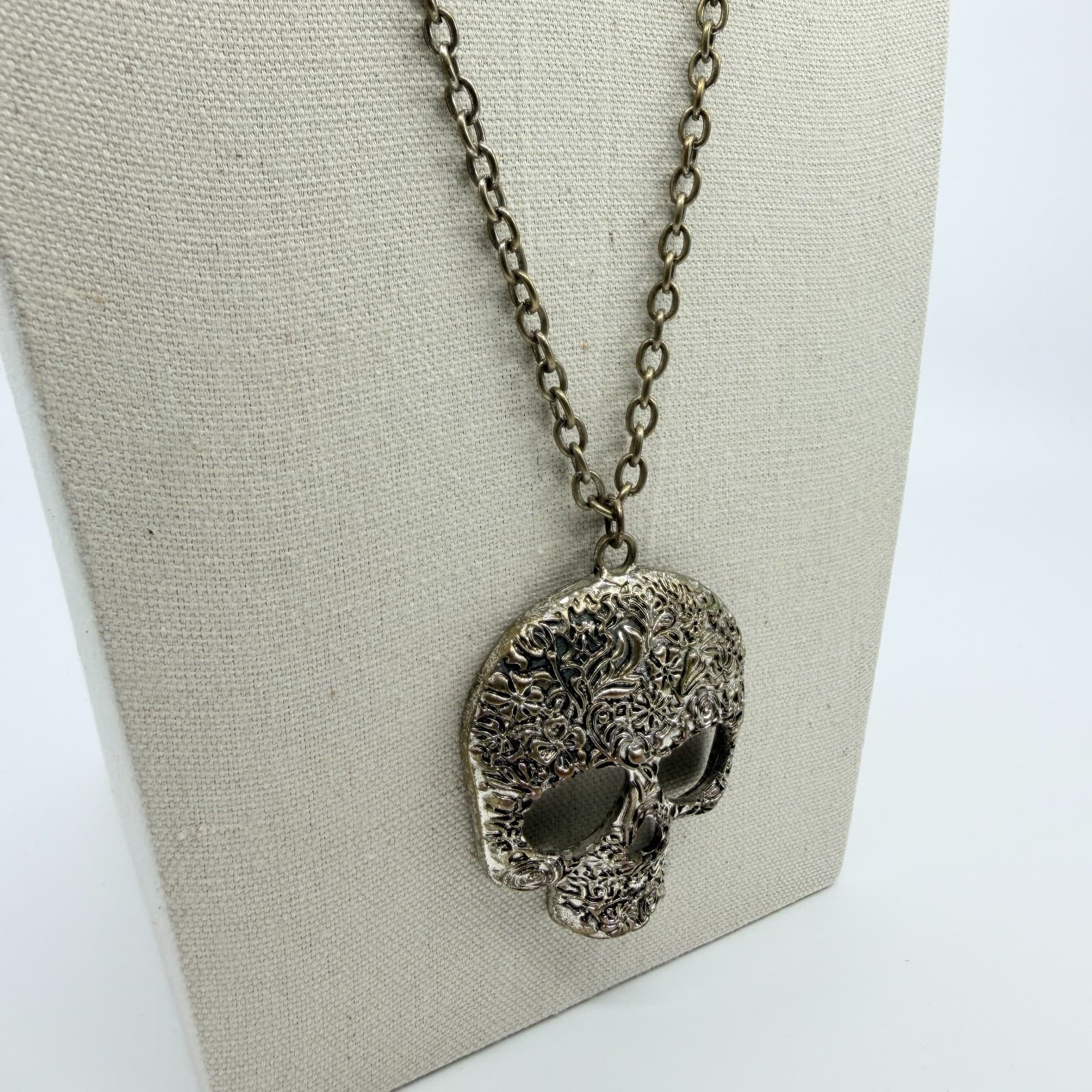 Vintage Silver Tone Large Sugar Skull Pendant Necklace Boho Goth Statement 90s - Thumbnail 5