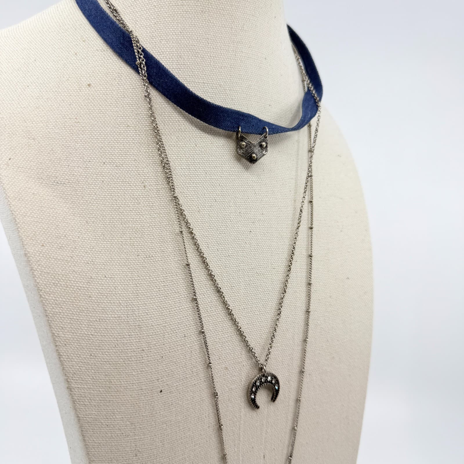 Vintage Silver Tone Layered Choker Necklace Crescent Moon Arrowhead Blue Ribbon - Thumbnail 8