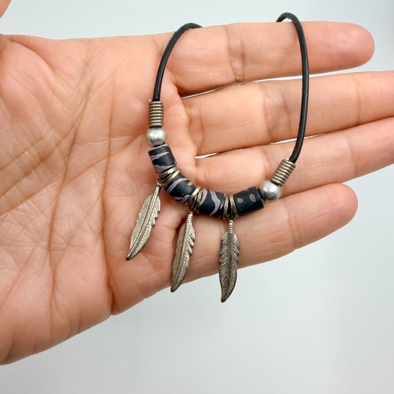 Vintage Southwestern Silver Tone Triple Feather Necklace Purple Marble Bead Boho - Thumbnail 9