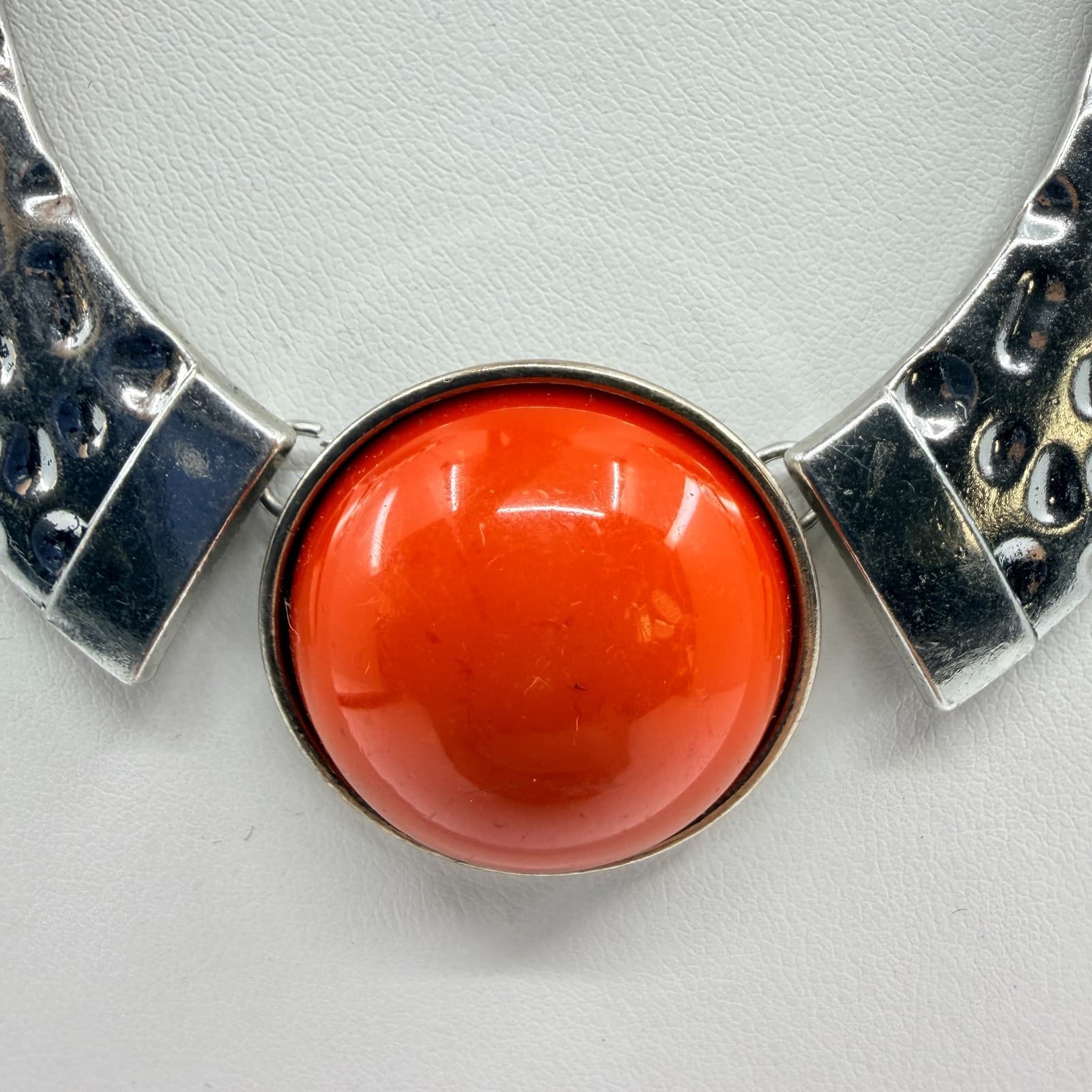 VTG Y2K Silver Tone Textured Bib Statement Necklace Orange Faux Coral Cabochon - Thumbnail 7