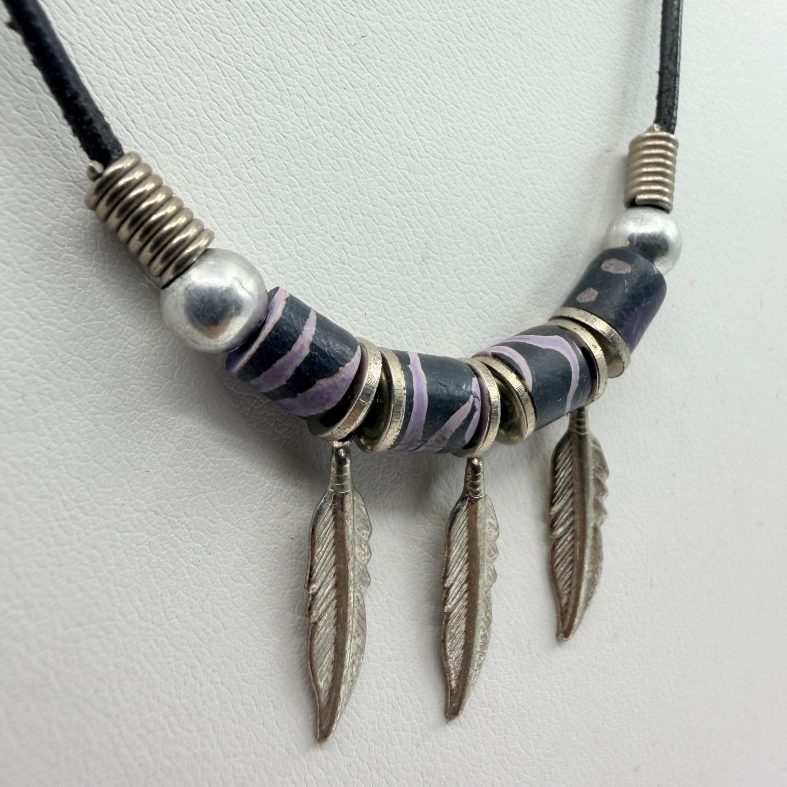 Vintage Southwestern Silver Tone Triple Feather Necklace Purple Marble Bead Boho - Thumbnail 4