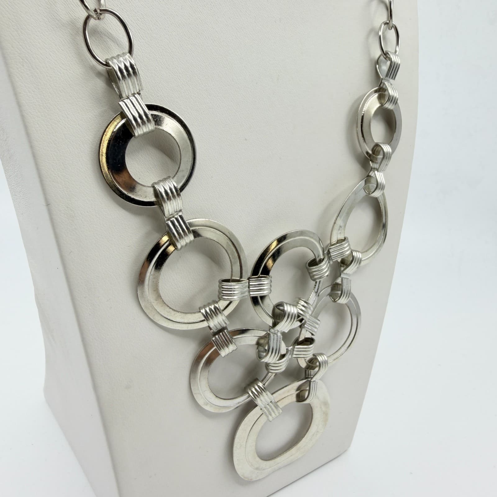 VTG Y2K Silver Tone Interlocking O-Ring Statement BIB Necklace Modernist Retro - Thumbnail 5