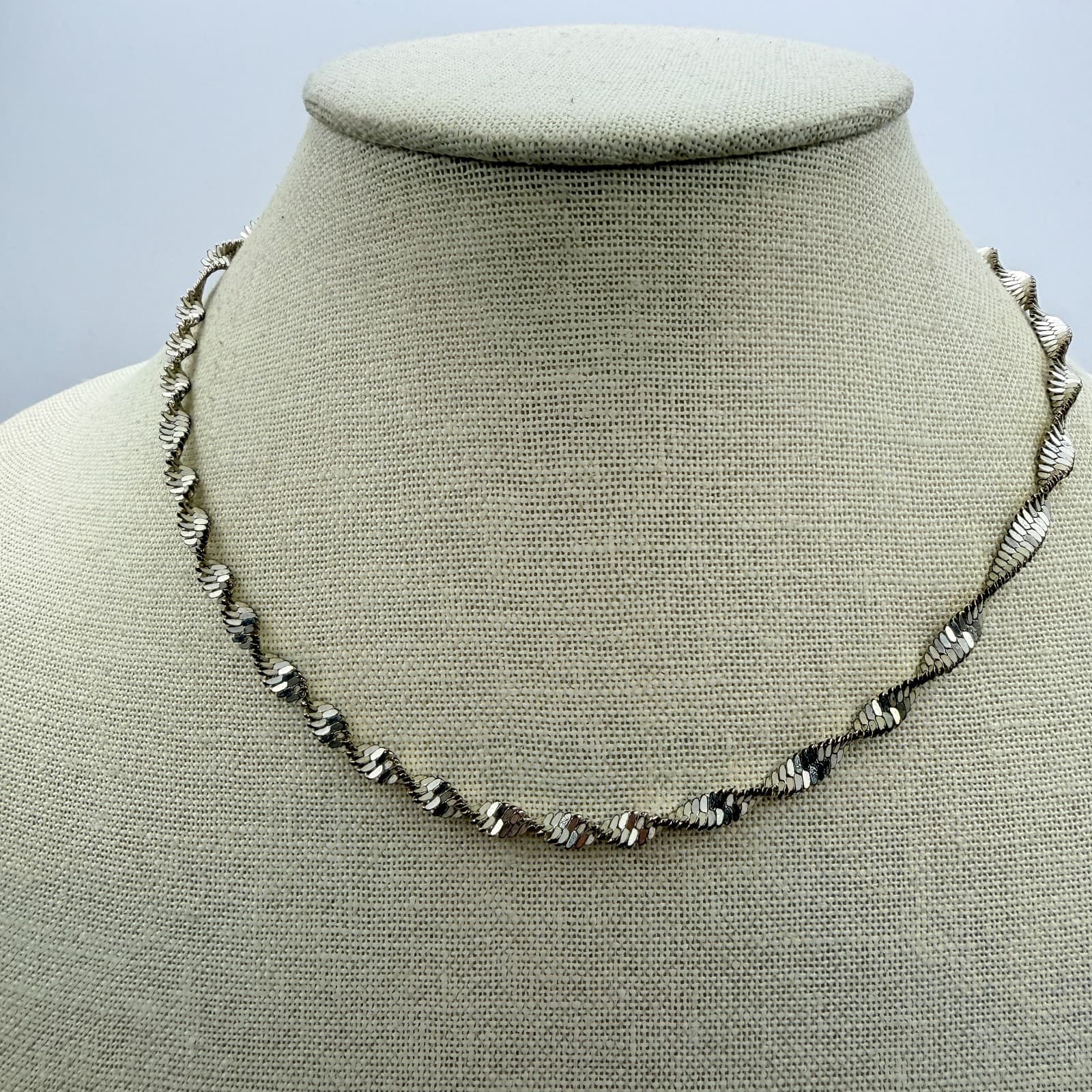 Vintage 90s Silver Tone Twisted Herringbone Chain Women's Fashion Jewelry