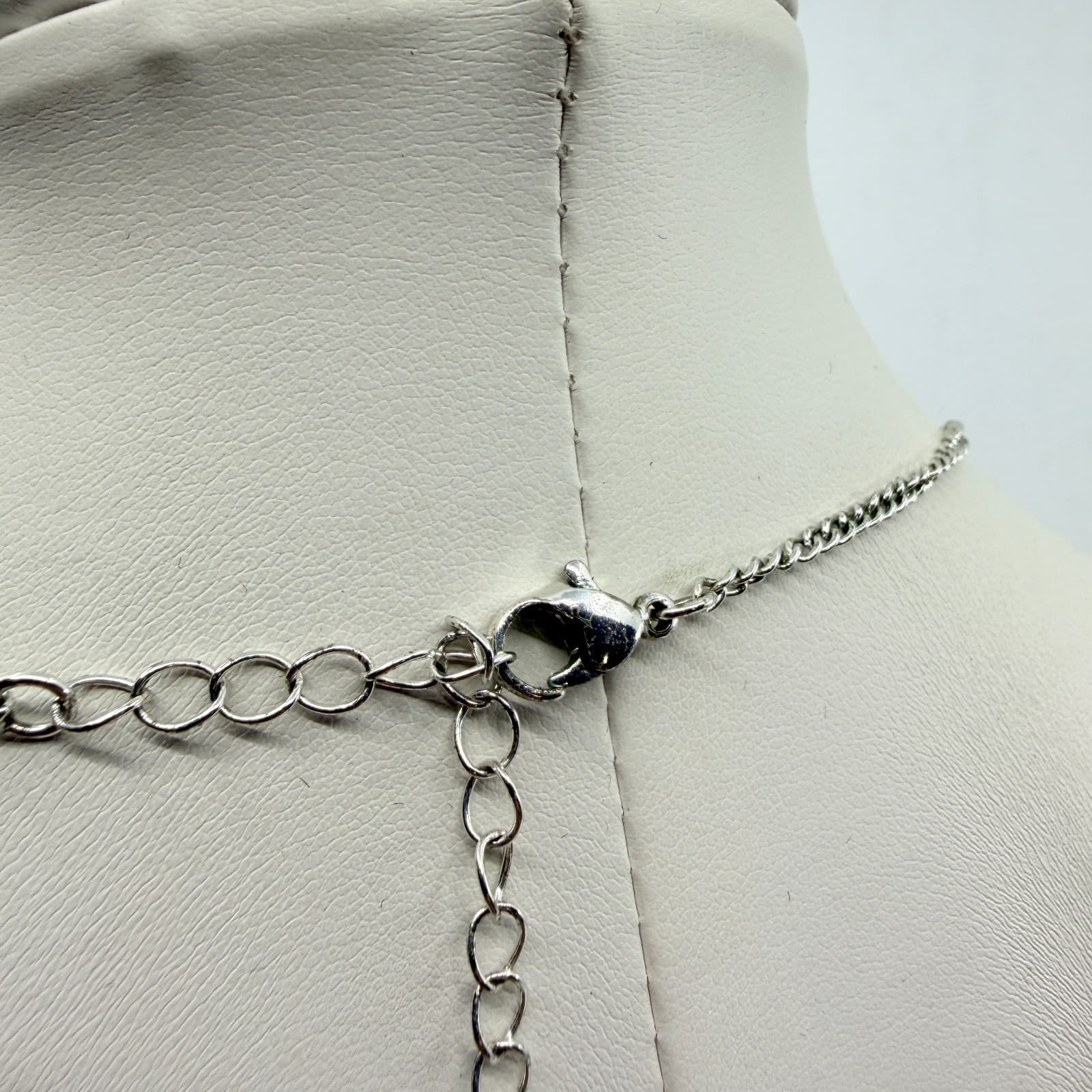 VTG Silver Tone Textured Floral Bib Necklace Clear Rhinestone Accent Statement - Thumbnail 10