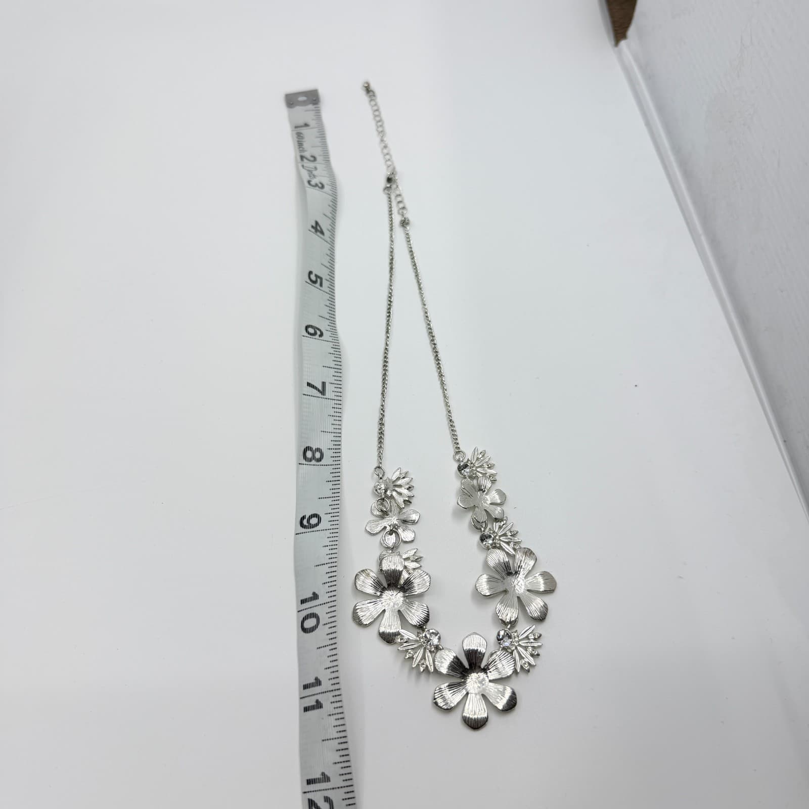VTG Silver Tone Textured Floral Bib Necklace Clear Rhinestone Accent Statement - Thumbnail 12