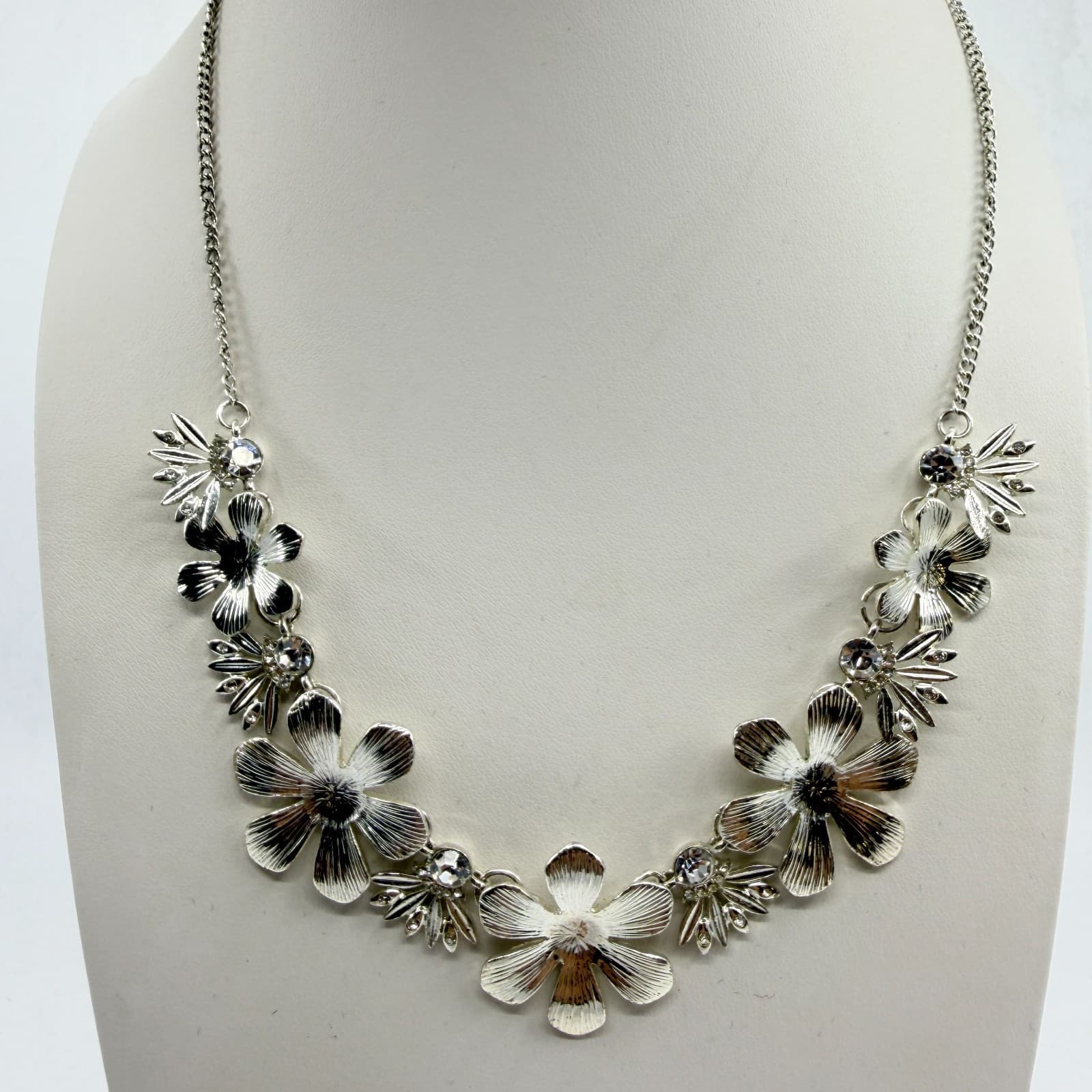 VTG Silver Tone Textured Floral Bib Necklace Clear Rhinestone Accent Statement