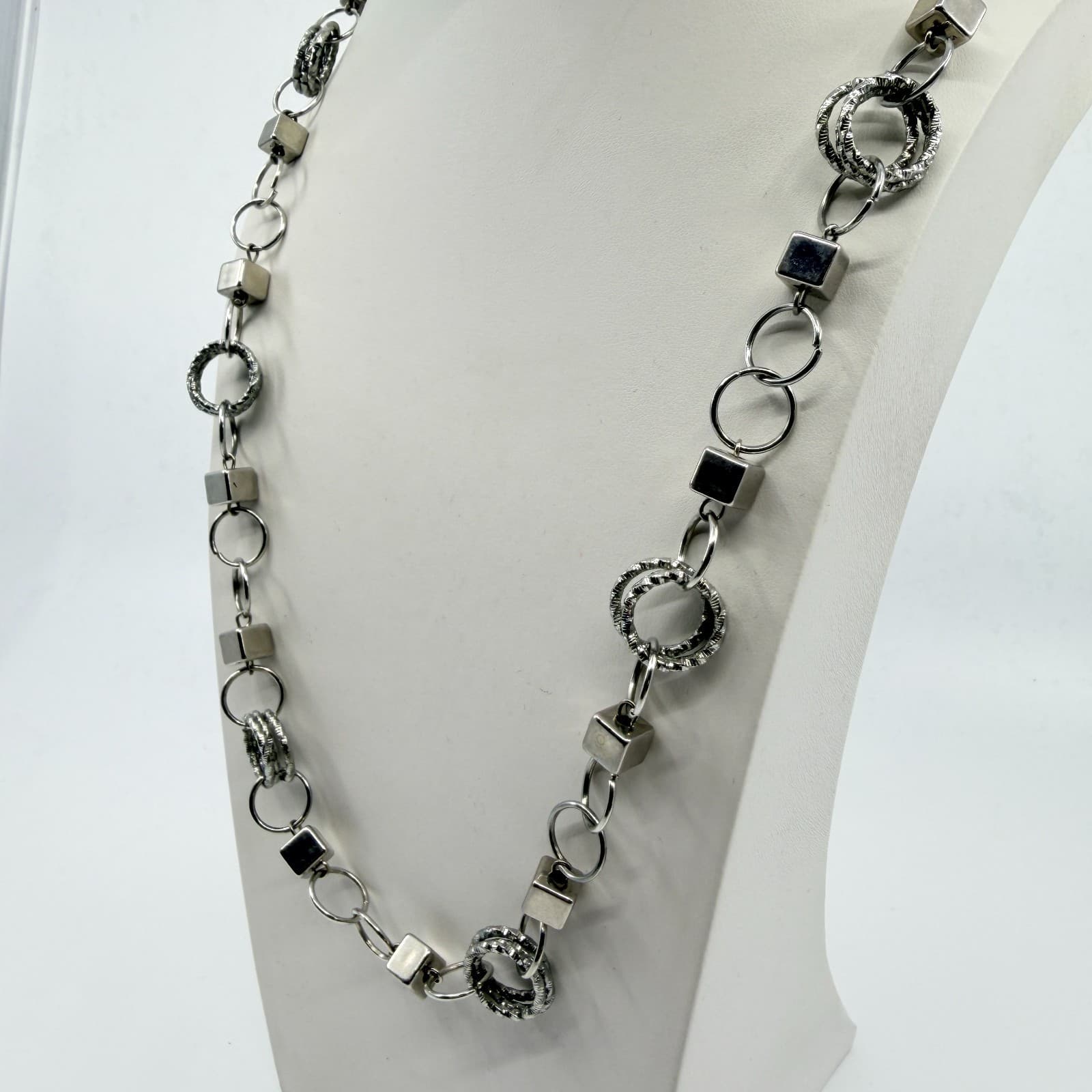 Vintage Silver Tone Geometric Link Necklace Textured Rings 3D Cube Long Chain - Thumbnail 7