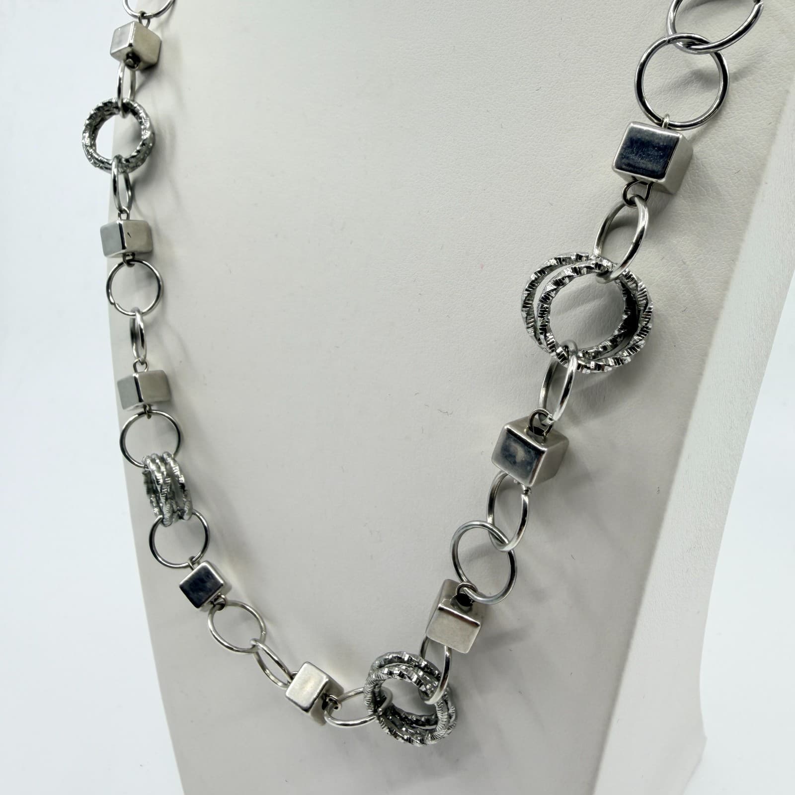 Vintage Silver Tone Geometric Link Necklace Textured Rings 3D Cube Long Chain - Thumbnail 6