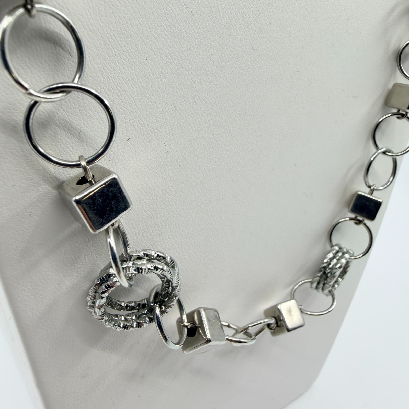 Vintage Silver Tone Geometric Link Necklace Textured Rings 3D Cube Long Chain - Thumbnail 3