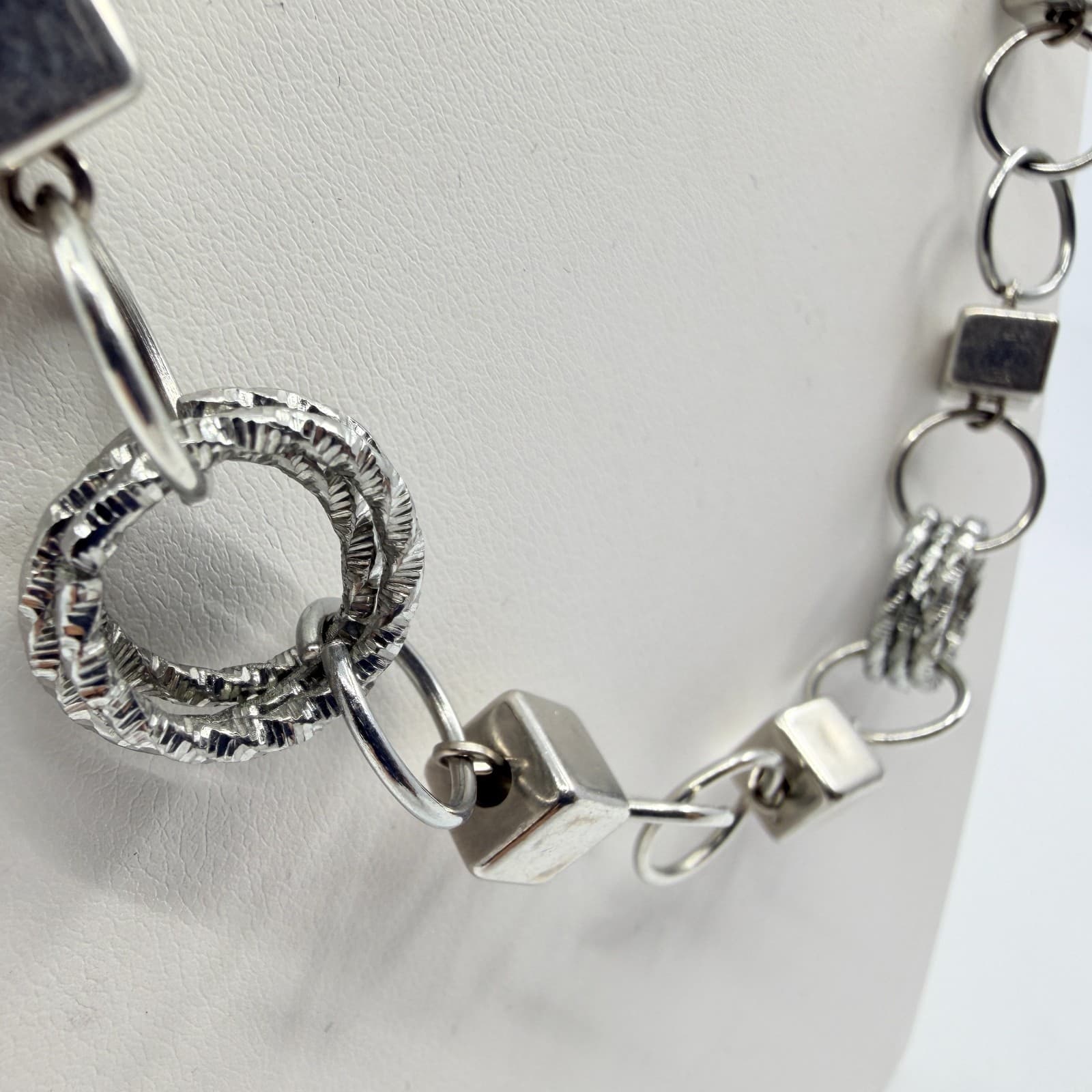 Vintage Silver Tone Geometric Link Necklace Textured Rings 3D Cube Long Chain - Thumbnail 4