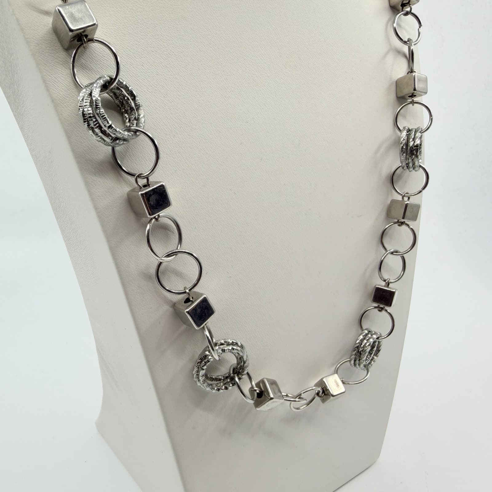 Vintage Silver Tone Geometric Link Necklace Textured Rings 3D Cube Long Chain - Thumbnail 5