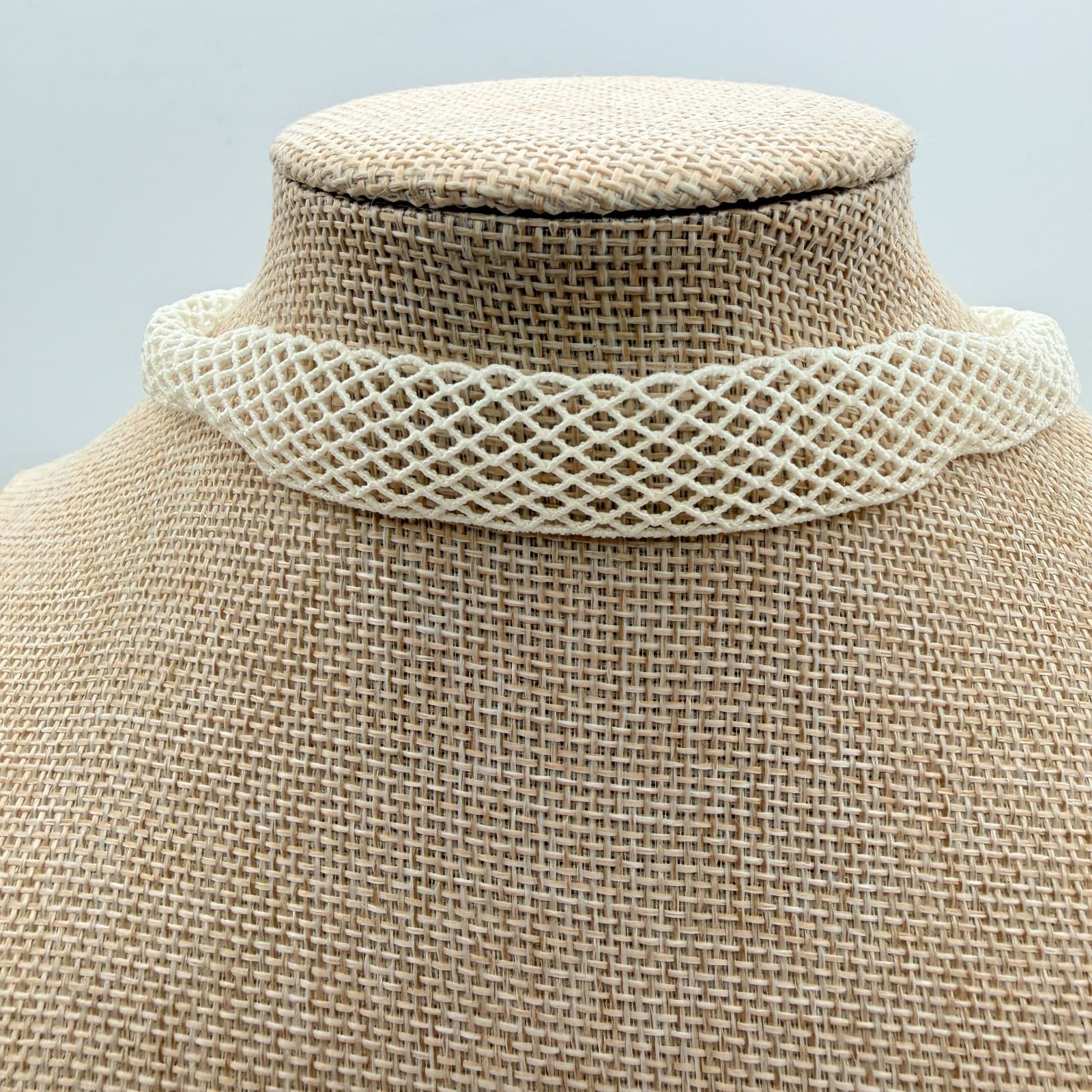 Vintage 90s White Mesh Lace Choker Necklace Boho Fishnet Classic Fashion Jewelry