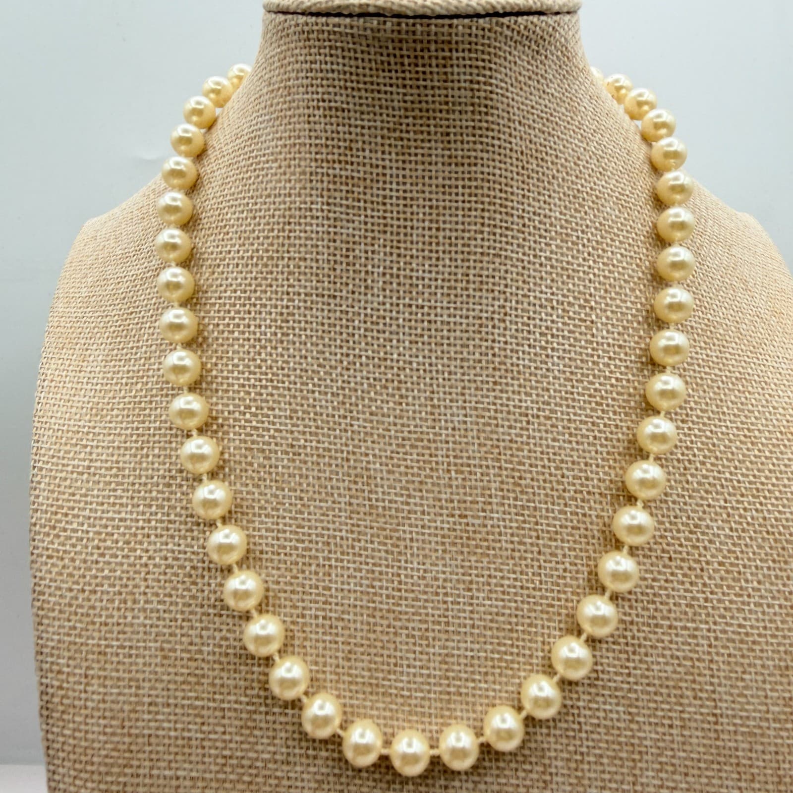 Vintage Y2K Gold Tone Cream Hand Knotted Faux Pearl Necklace Women's Jewelry