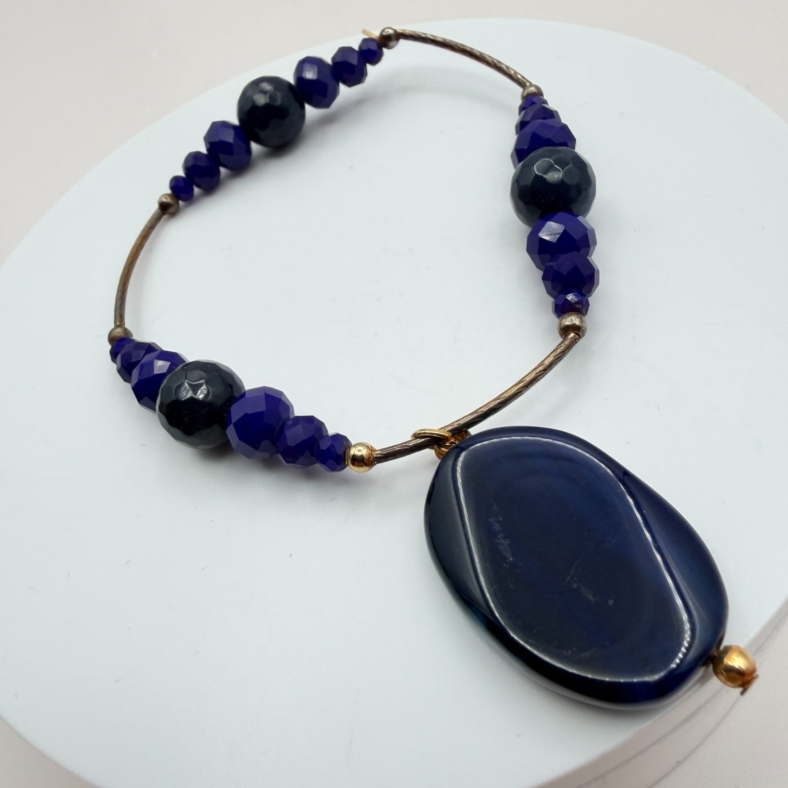 Vintage 90s Cobalt Blue Glass Bead Bangle Bracelet Gold Tone Agate Charm Jewelry