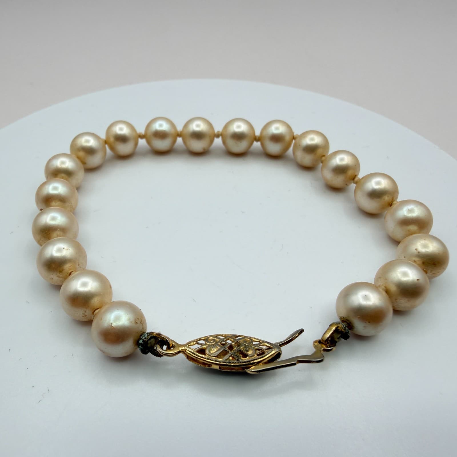 Vintage 90s Gold Tone Cream Faux Pearl Bracelet Women's Classic Fashion Jewelry