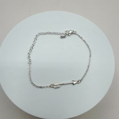 Vintage 90s Silver Tone Arrow Charm Bracelet Minimalist Women's Classic Jewelry - Thumbnail 2