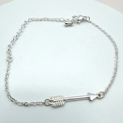 Vintage 90s Silver Tone Arrow Charm Bracelet Minimalist Women's Classic Jewelry